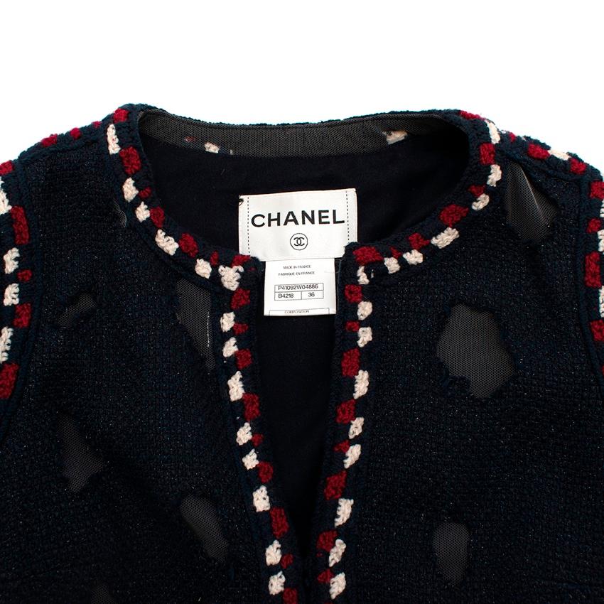 Chanel Marineblaue Tweed-Jacke mit Burn-Out-Ausschnitt und Burgunder- und Weißbesatz im Zustand „Hervorragend“ im Angebot in London, GB