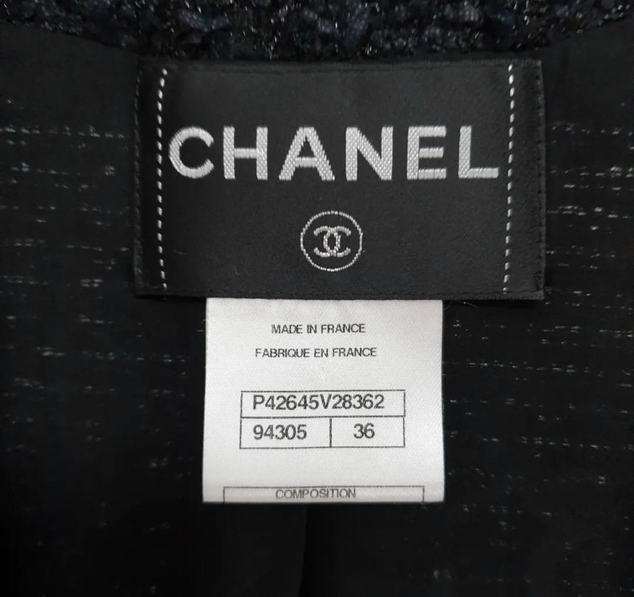 CHANEL cotton blend jacket in shades of blue / black / silver, double slider zipper. 

Sz. 36 
Condition is very good.

Hanger is not included.