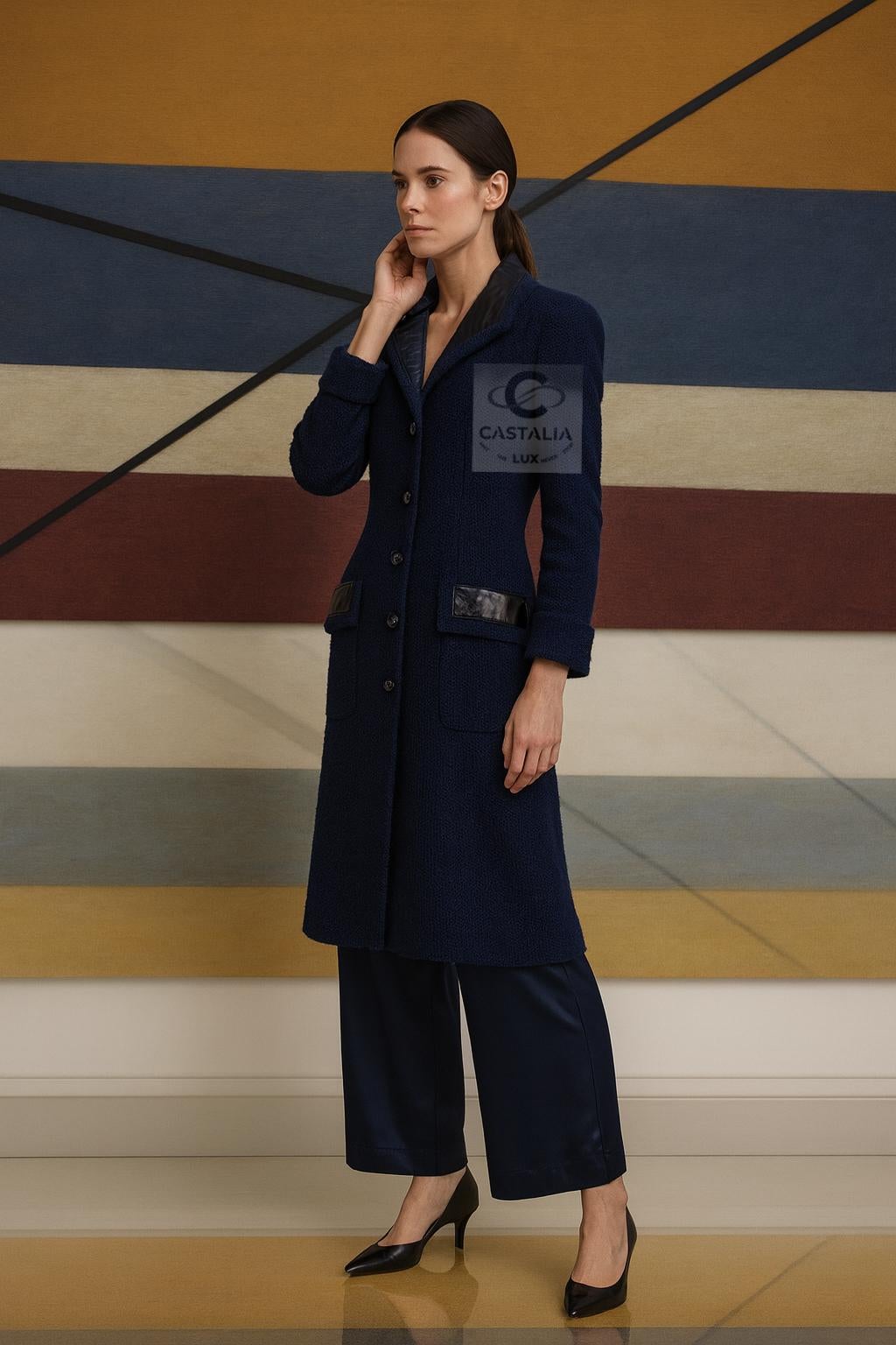 Coates Chanel in tweed navy con inserti in pelle 38 FR in vendita 5