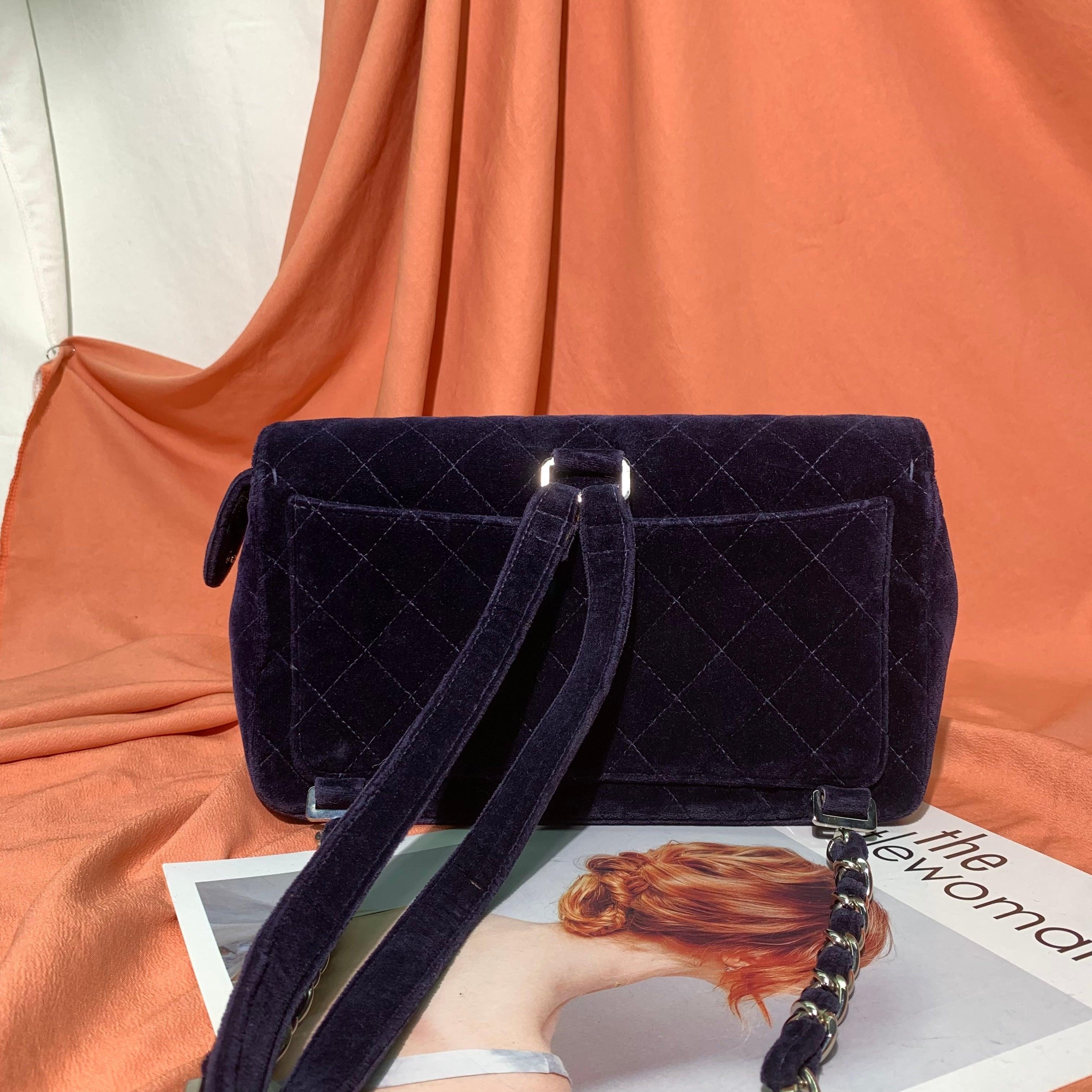 Chanel Navy Velvet Shoulder Flap Blackpack Vintage Silver HW, 1996 en Excelente estado para la venta en AUBERVILLIERS, FR