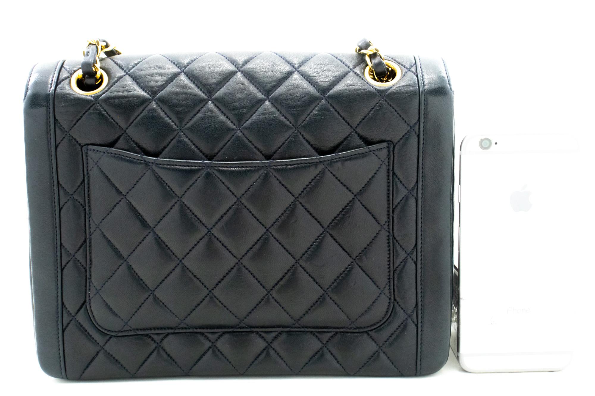 CHANEL NAVY Vintage Chain Shoulder Bag Lambskin Flap Quilted Purse In Good Condition For Sale In Takamatsu-shi, JP