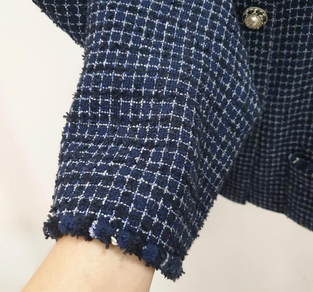 CHANEL Navy/White Braid Trim Tweed Jacke Sz.44 im Angebot 1