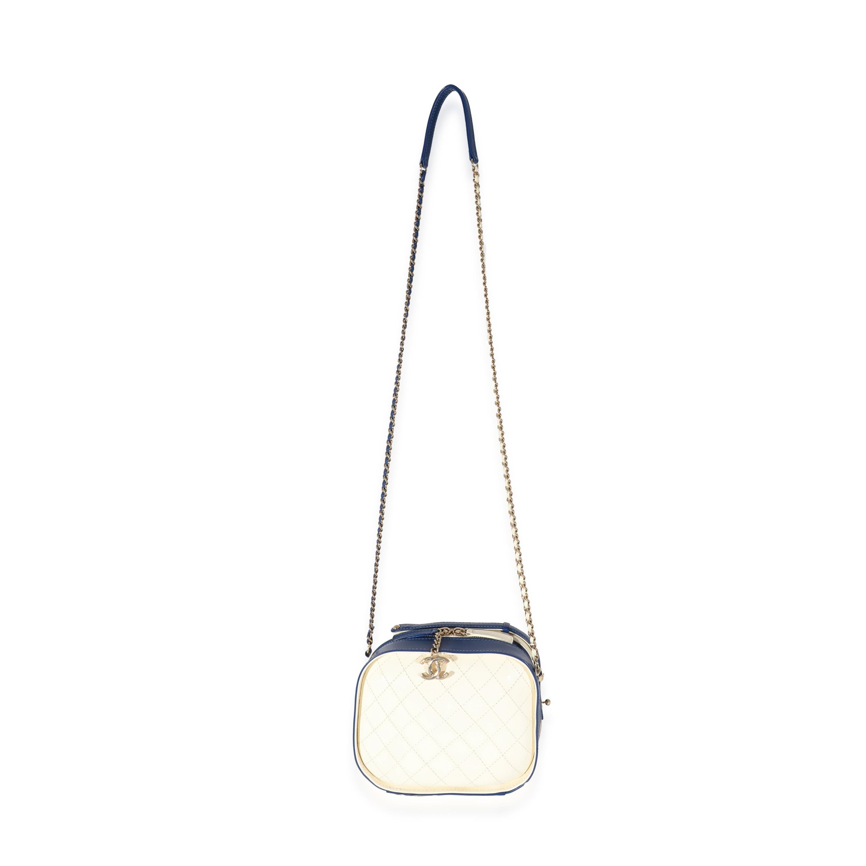 Women's or Men's Chanel Navy White Crumpled Calfskin Vanity Case For Sale