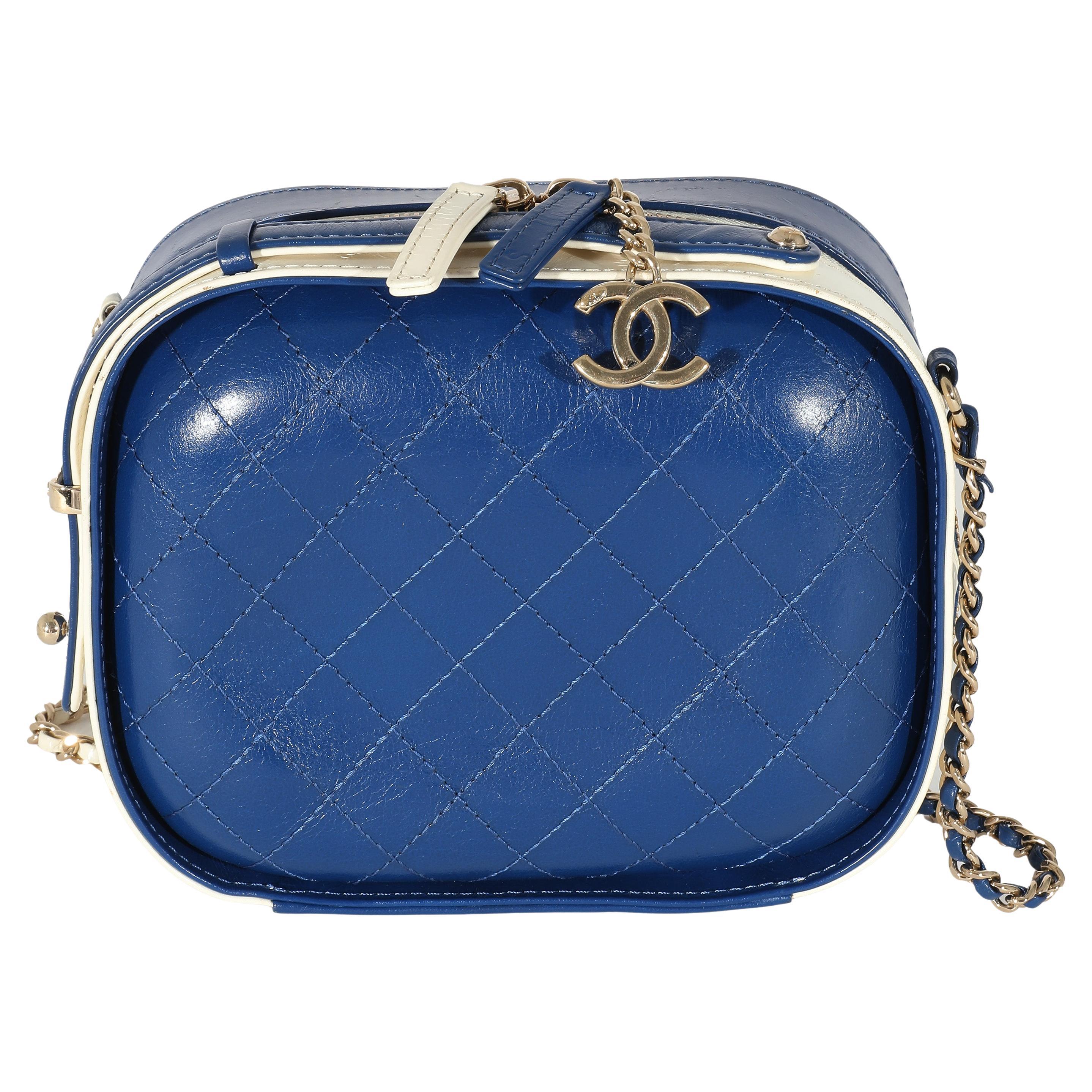 Chanel Navy White Crumpled Calfskin Vanity Case For Sale