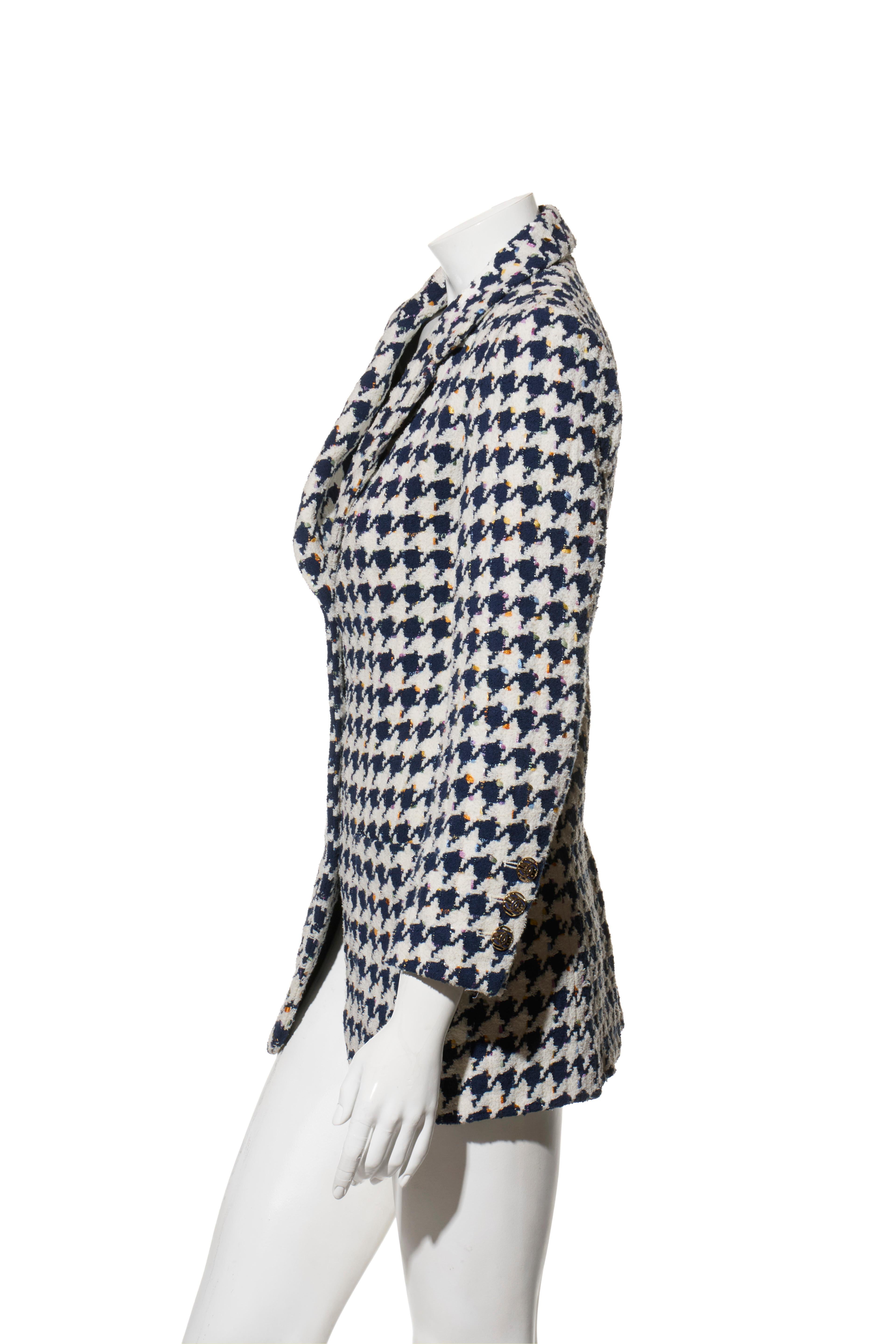 Chanel Navy & White Houndstooth Tweed Blazer Spring/Summer 2018 Size FR 34 In Excellent Condition For Sale In Woodland Hills, CA