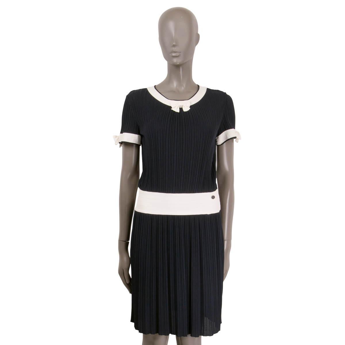 Black CHANEL navy & white rayon 2014 14P BOW DETAILED PLEATED Dress 38 S For Sale