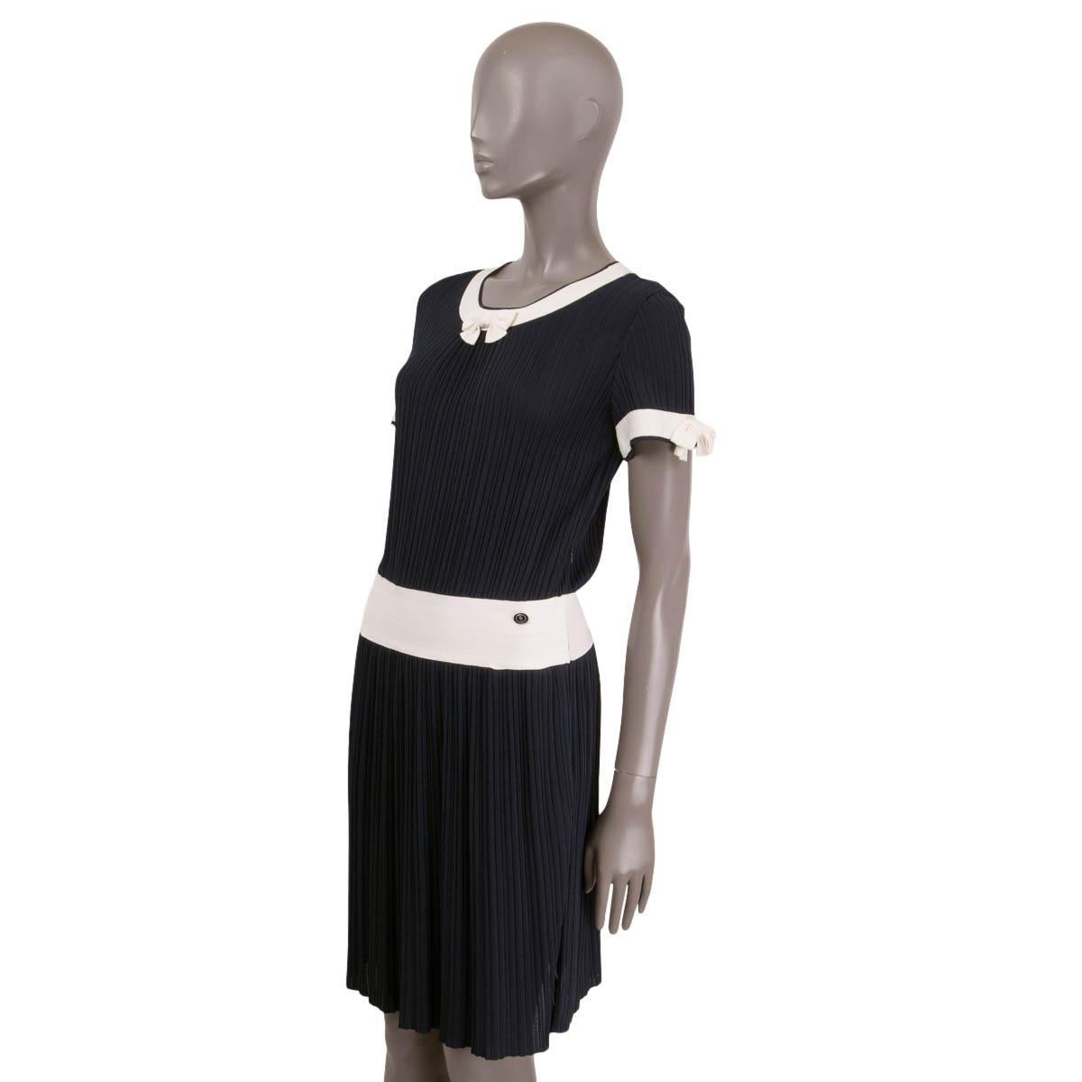 Women's CHANEL navy & white rayon 2014 14P BOW DETAILED PLEATED Dress 38 S For Sale