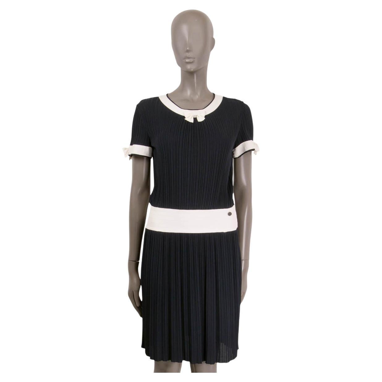 CHANEL navy & white rayon 2014 14P BOW DETAILED PLEATED Dress 38 S For Sale