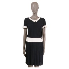 CHANEL navy & white rayon 2014 14P BOW DETAILED PLEATED Dress 38 S