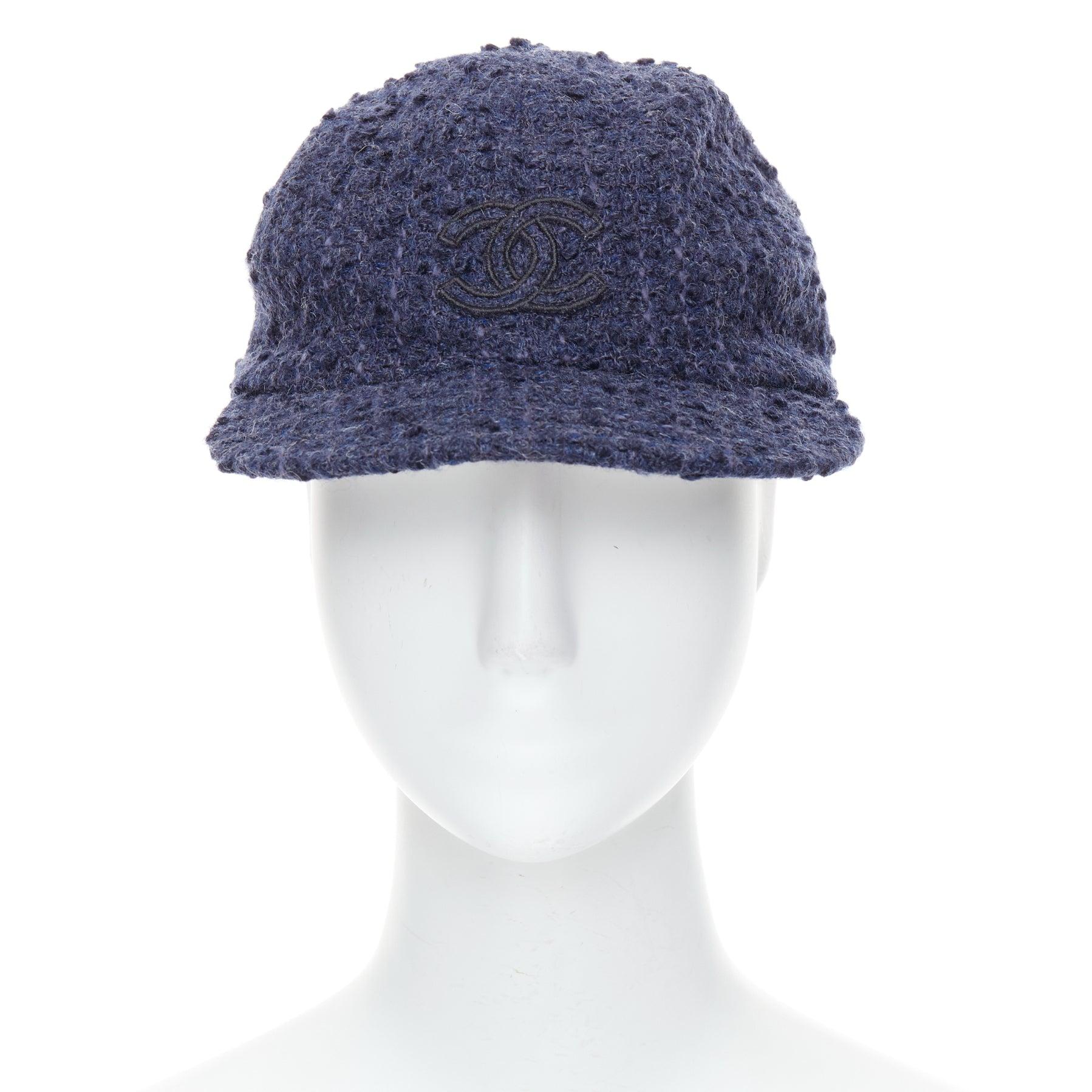 CHANEL navy Wolltweed CC Logo Abzeichen Baseball Cap M (Violett) im Angebot