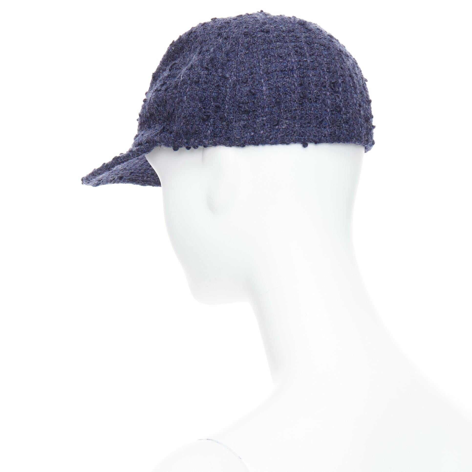 CHANEL navy Wolltweed CC Logo Abzeichen Baseball Cap M im Angebot 1