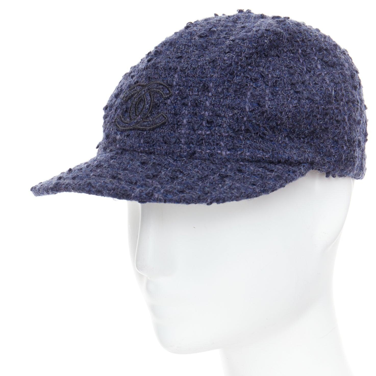CHANEL navy Wolltweed CC Logo Abzeichen Baseball Cap M im Angebot 2