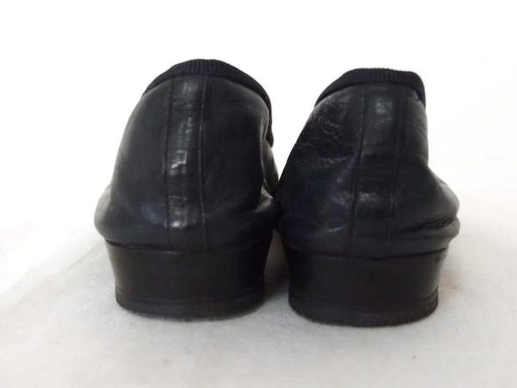 This item will ship immediately!!
Previously owned.
Made In: Italy
Size: 35 1/2
Signs of Wear: Scuffs, creases, and general aging of the leather. Stains on the insoles. 
This item does not come with any other extra accessories.
Please review