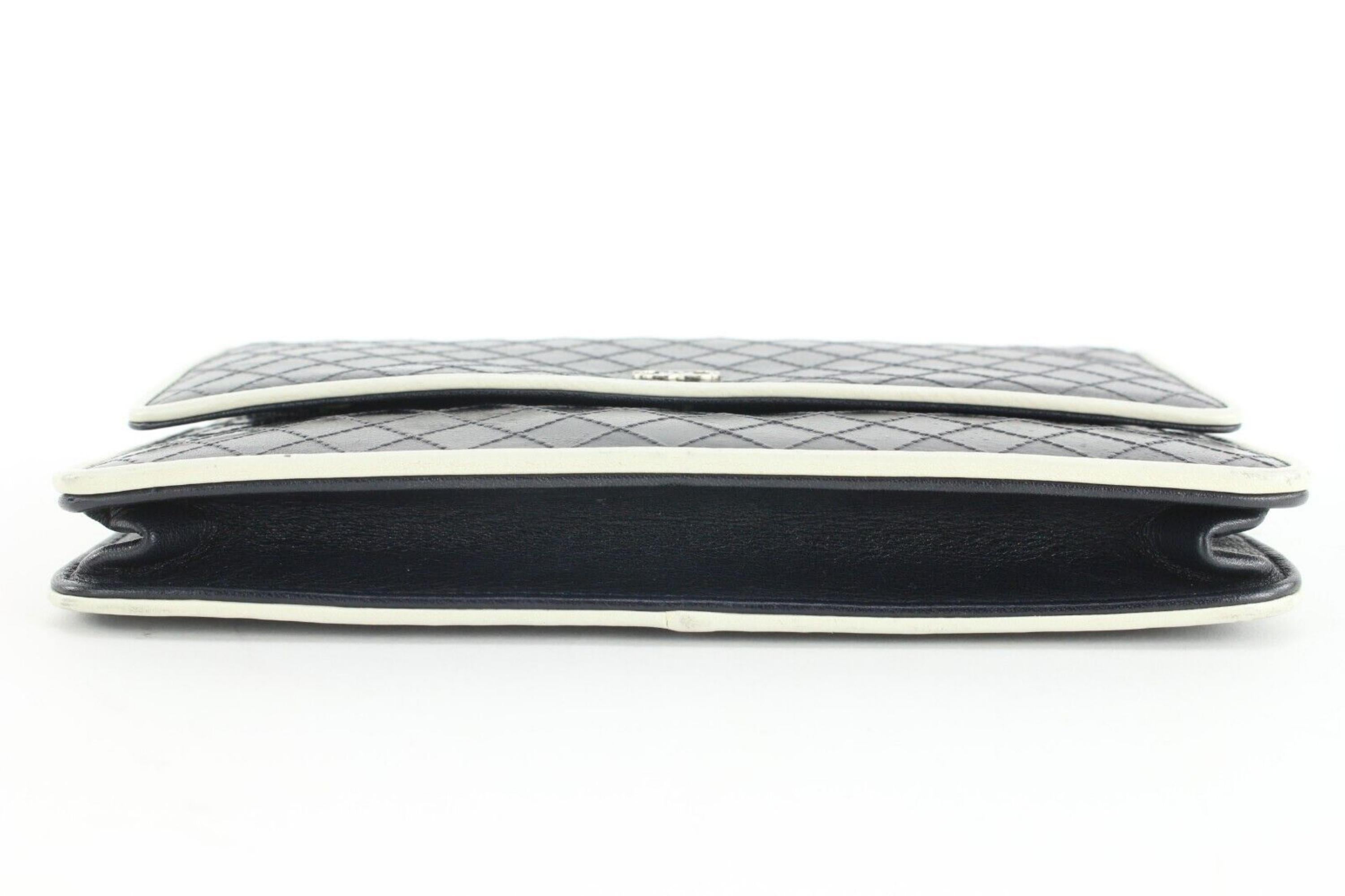 Chanel Navy x White Glazed Calfskin Wallet on Chain SHW WOC 3CJ1110 In Excellent Condition In Dix hills, NY