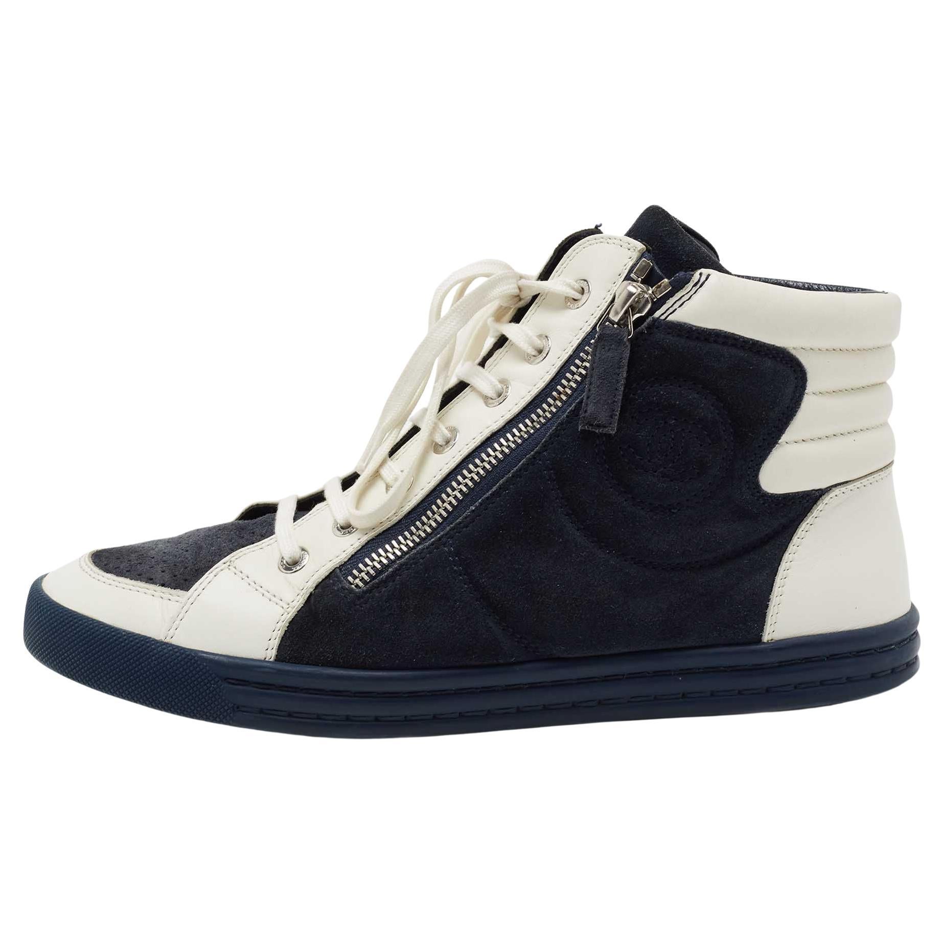 Chanel NavyBlue/White Suede Leather CC Double Zip Accent High Top Size 39.5  For Sale at 1stDibs