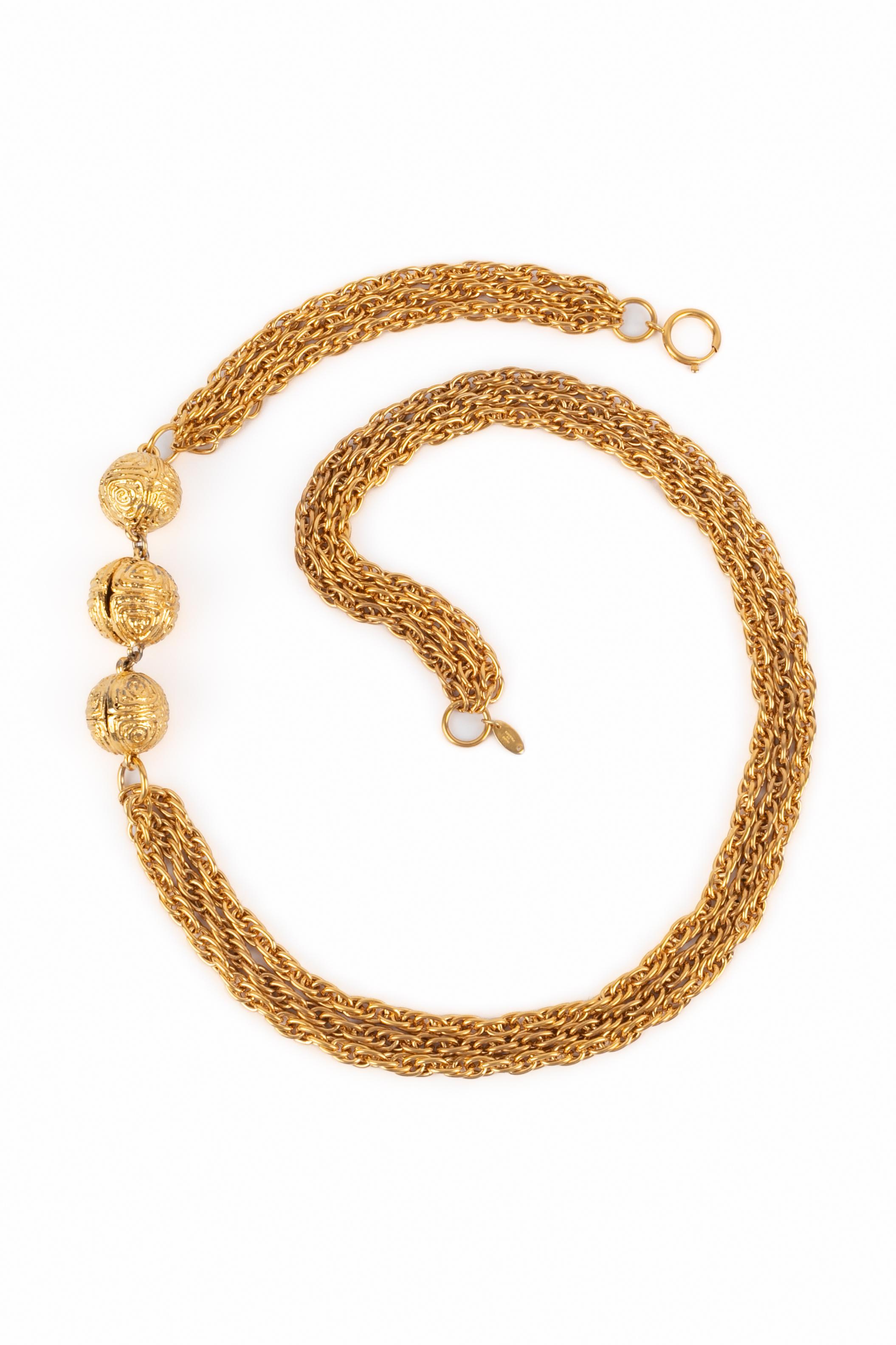 CHANEL - (Made in France) Golden metal necklace composed of three chain rows and big spheres topped with cc logos. A 1985 Collection.

Condition:
Very good condition

Dimensions:
Length of the shorter row: 85 cm

SKU:CB242