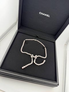 Chanel Collar Boucles de Camelia de oro blanco con diamantes y perlas Akoya