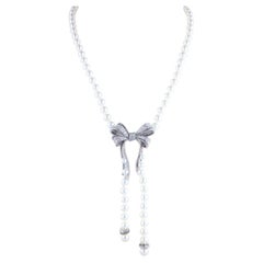 Chanel Collar Boucles de Camelia de oro blanco con diamantes y perlas Akoya