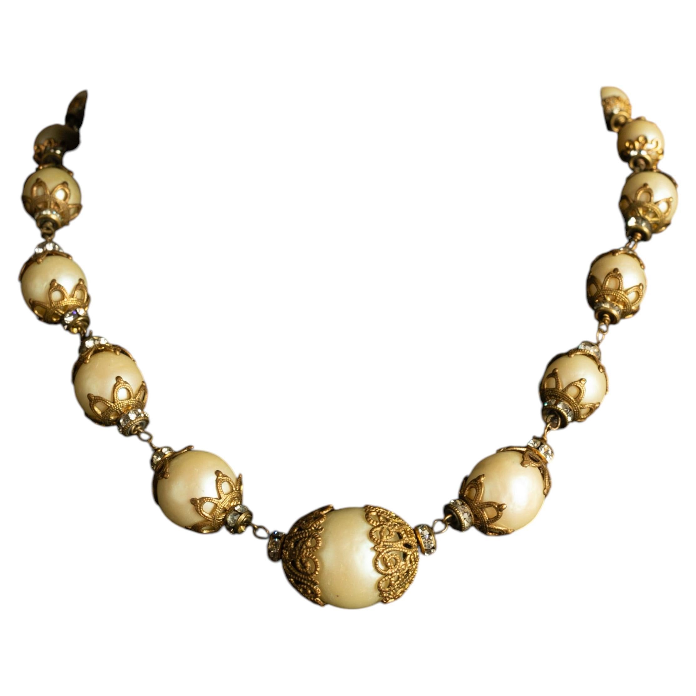 Collar de Chanel diseñado por Karl Lagerfeld, de principios de los 80