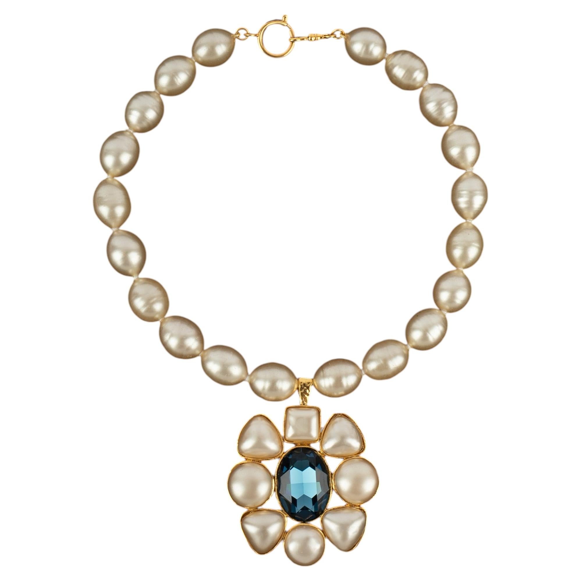 Collier Chanel par Karl Lagerfeld pour l'automne-hiver 1991