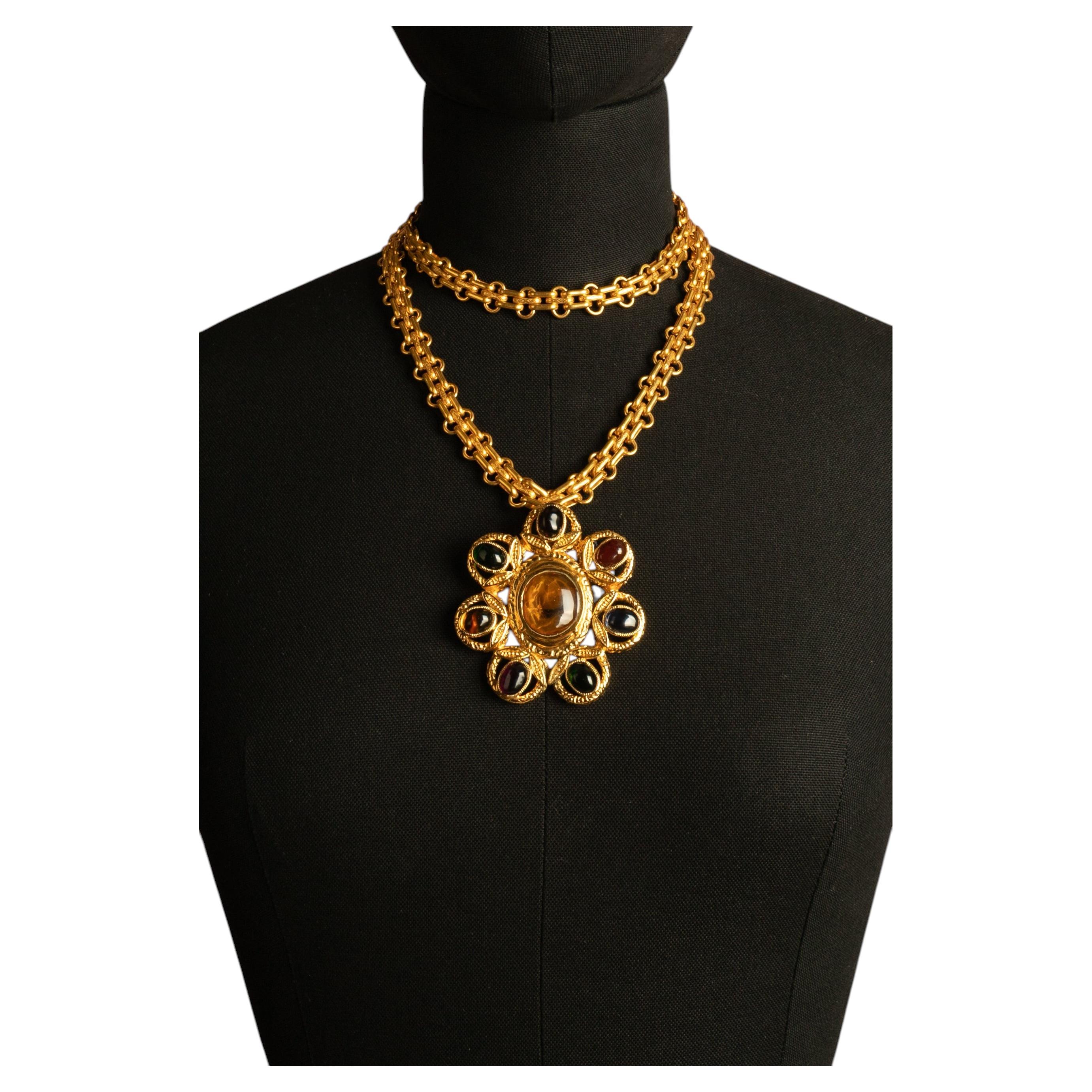Collier Chanel signé Karl Lagerfeld, hiver 1996 en vente
