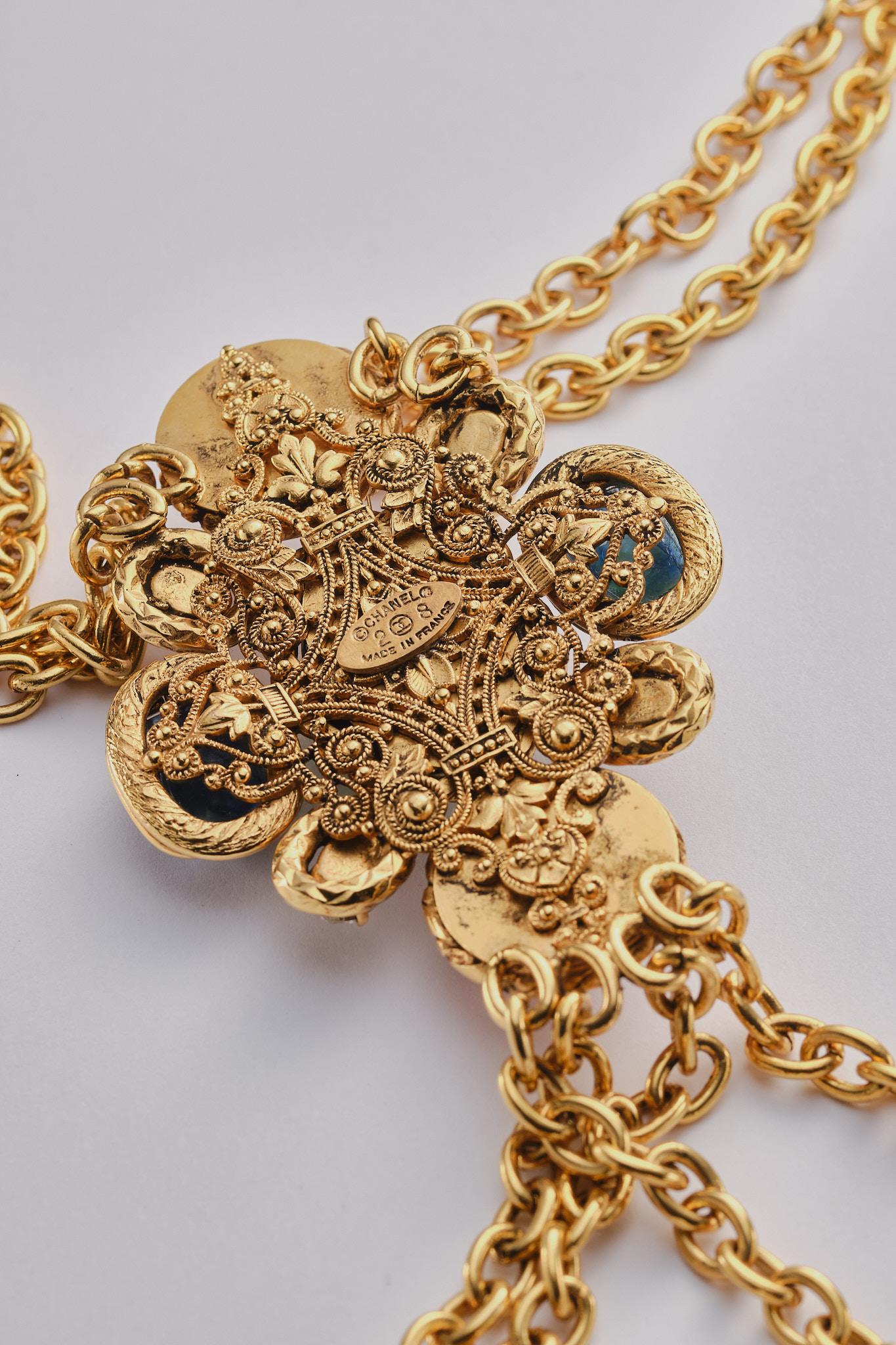 Chanel necklace by R. Goossens and Gripoix Paris signed 2CC8 gold plated In Excellent Condition For Sale In Stuttgart, DE