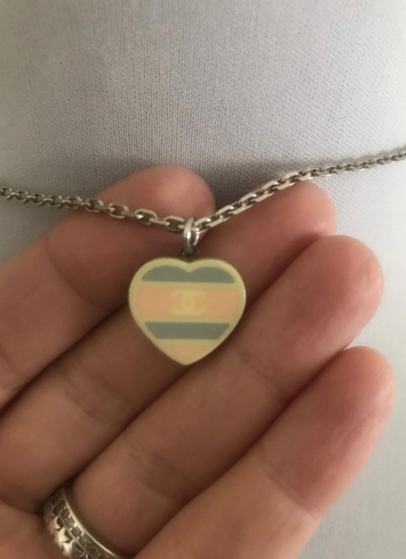 CHANEL Halskette CC mit Herzmotiven. im Zustand „Hervorragend“ im Angebot in CACHAN, FR