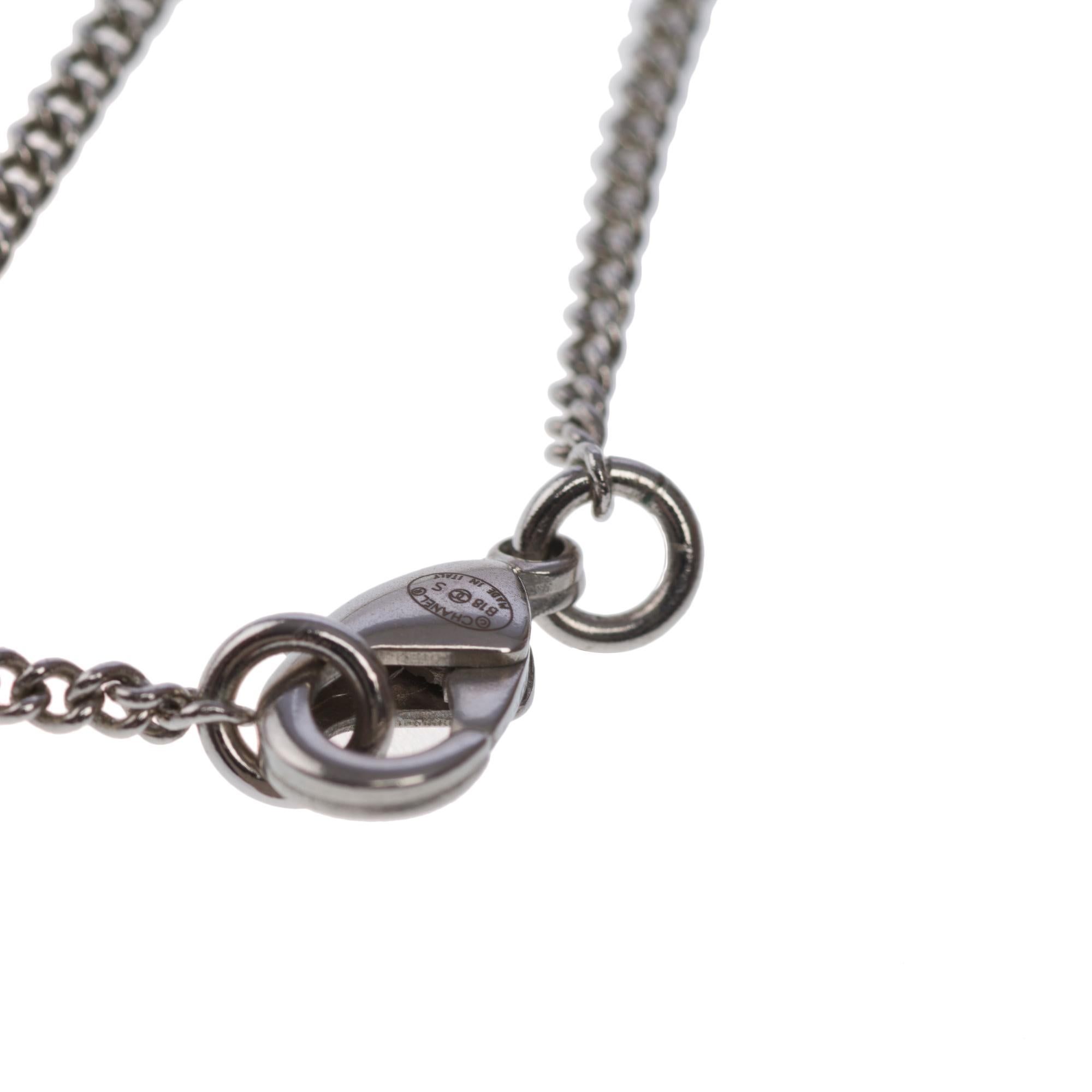  Chanel Necklace CC in silver color metal with crystal In Excellent Condition In Paris, IDF