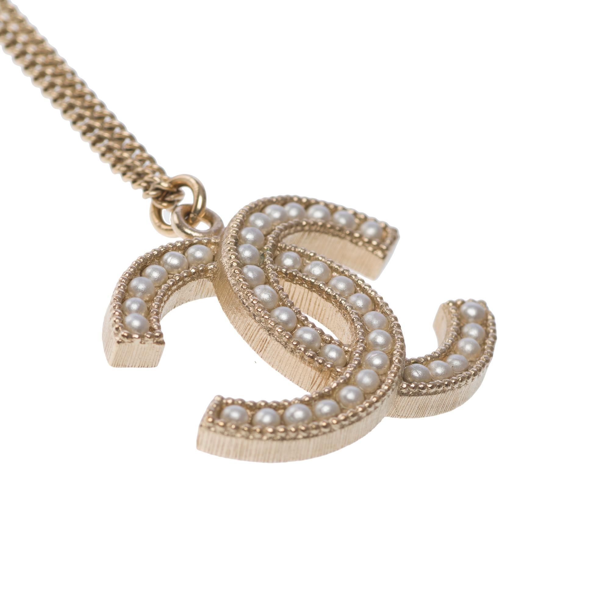 Contemporary  Chanel Necklace CC With Pearl and Gold color metal