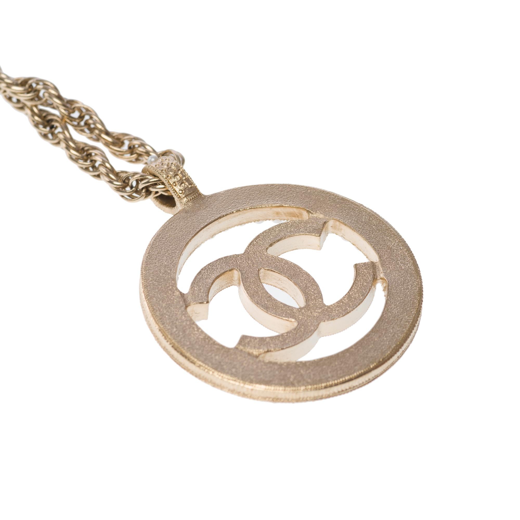 Uncut  Chanel Necklace CC With Pearl and Gold color metal For Sale
