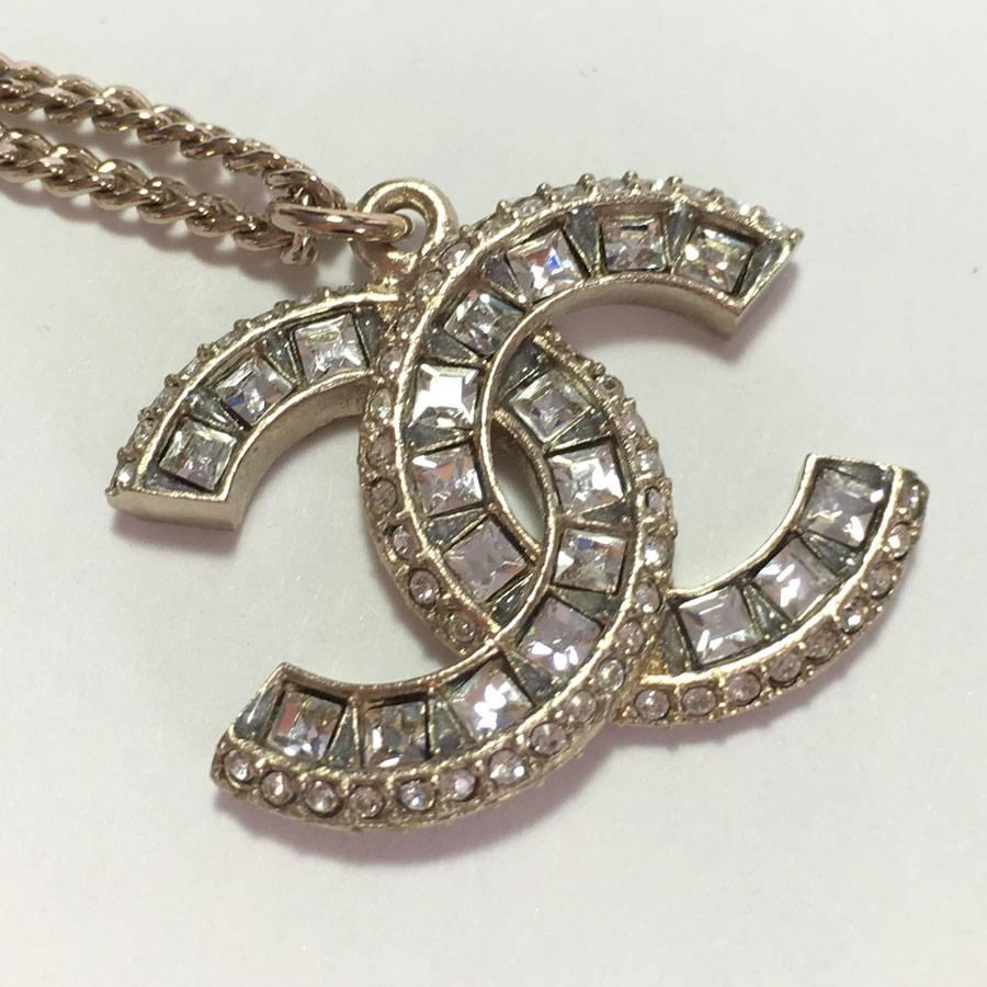 CHANEL Necklace Chain in gilded Metal and CC Pendant set with Brilliants In Excellent Condition In Paris, FR
