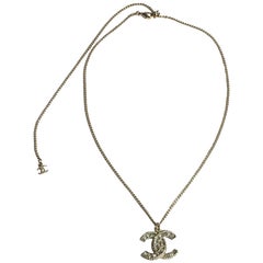CHANEL Necklace Chain in gilded Metal and CC Pendant set with Brilliants