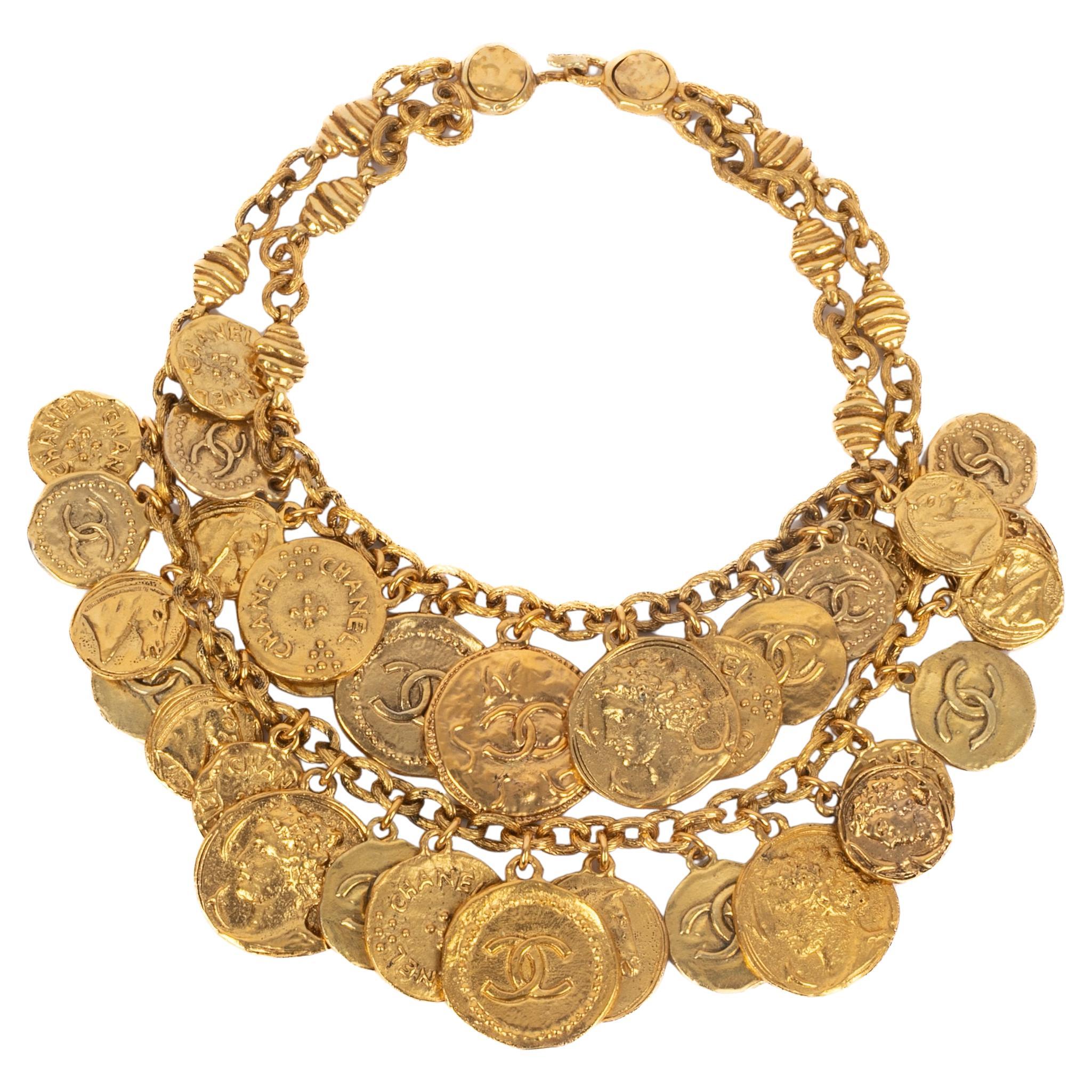Collier Chanel "pièces de monnaie en vente