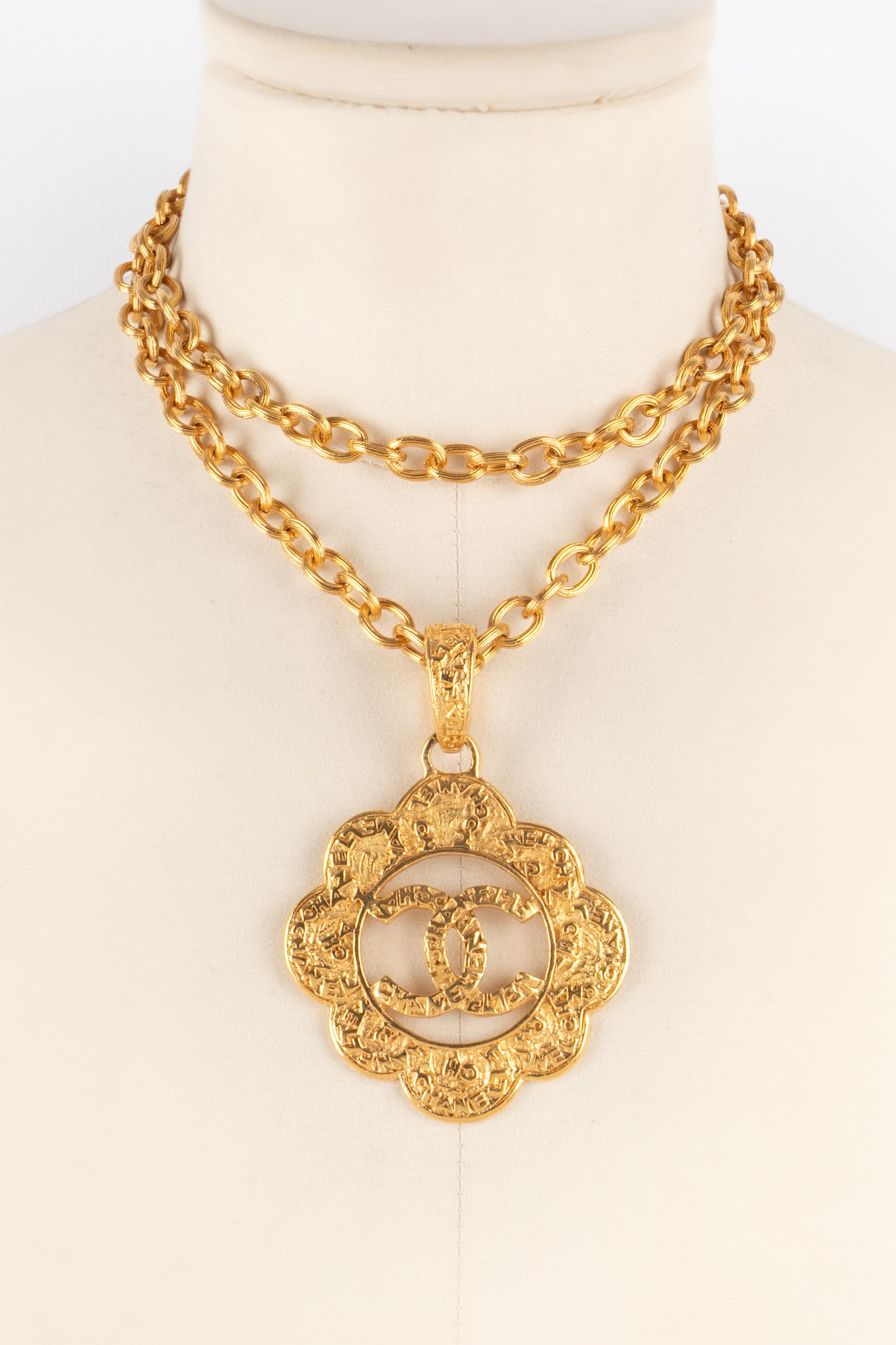 Women's Chanel necklace Fall 1995