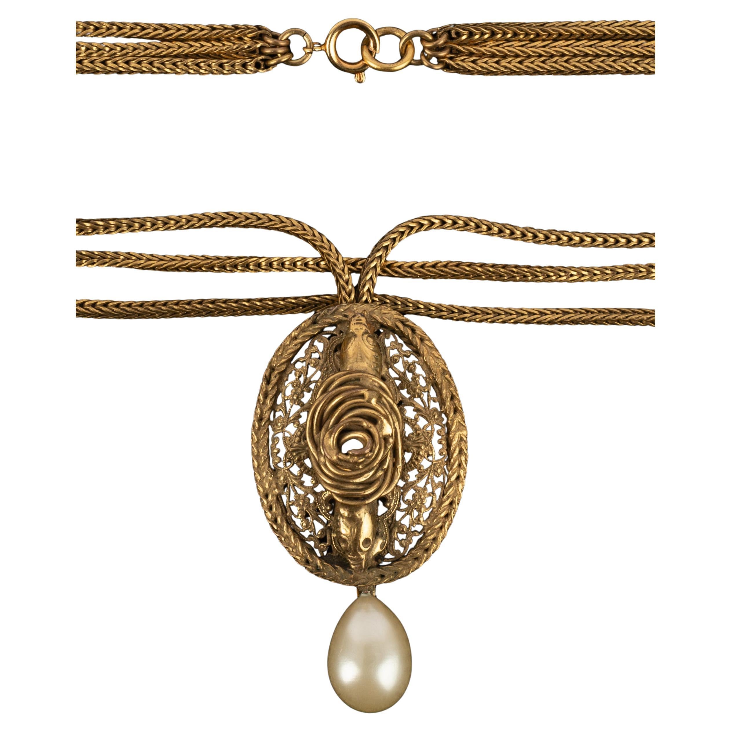 Chanel necklace from the Coco era