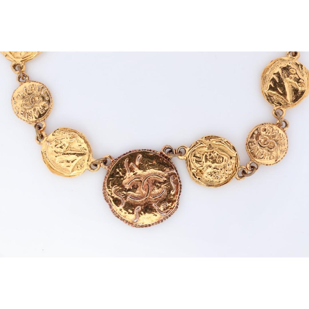Chanel Halskette. Genuine CC CHANEL Runde LOGO Münze-Halskette. Scheibe Kette Halskette im Angebot 4