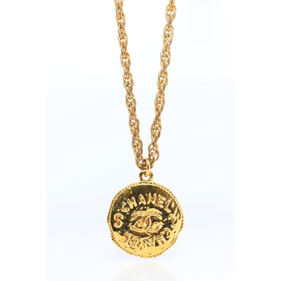 Vintage from the 1980s
Materials: Chanel Earrings, Authentic Chanel earrings, Vintage Chanel earrings, Vintage Chanel necklace, Chanel logo, Chanel genuine

Style: Avant garde

Chanel Necklace


CC Logo center medallion with Rope Chain
