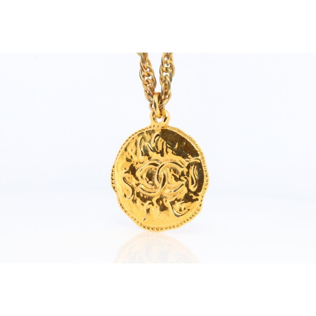Women's Chanel Necklace. Genuine CC CHANEL Round LOGO Coin Necklace. Disc Medallion For Sale