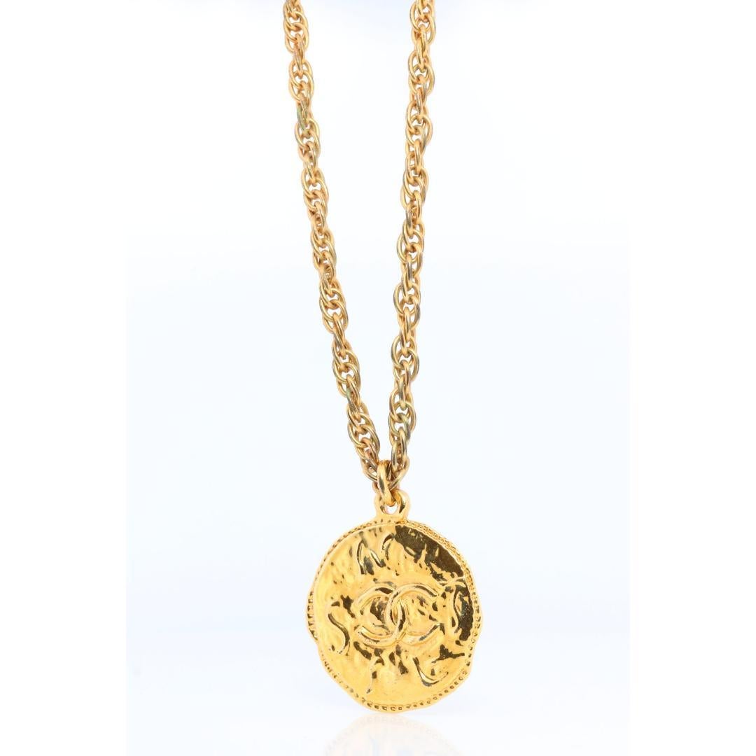 Chanel Necklace. Genuine CC CHANEL Round LOGO Coin Necklace. Disc Medallion For Sale 2