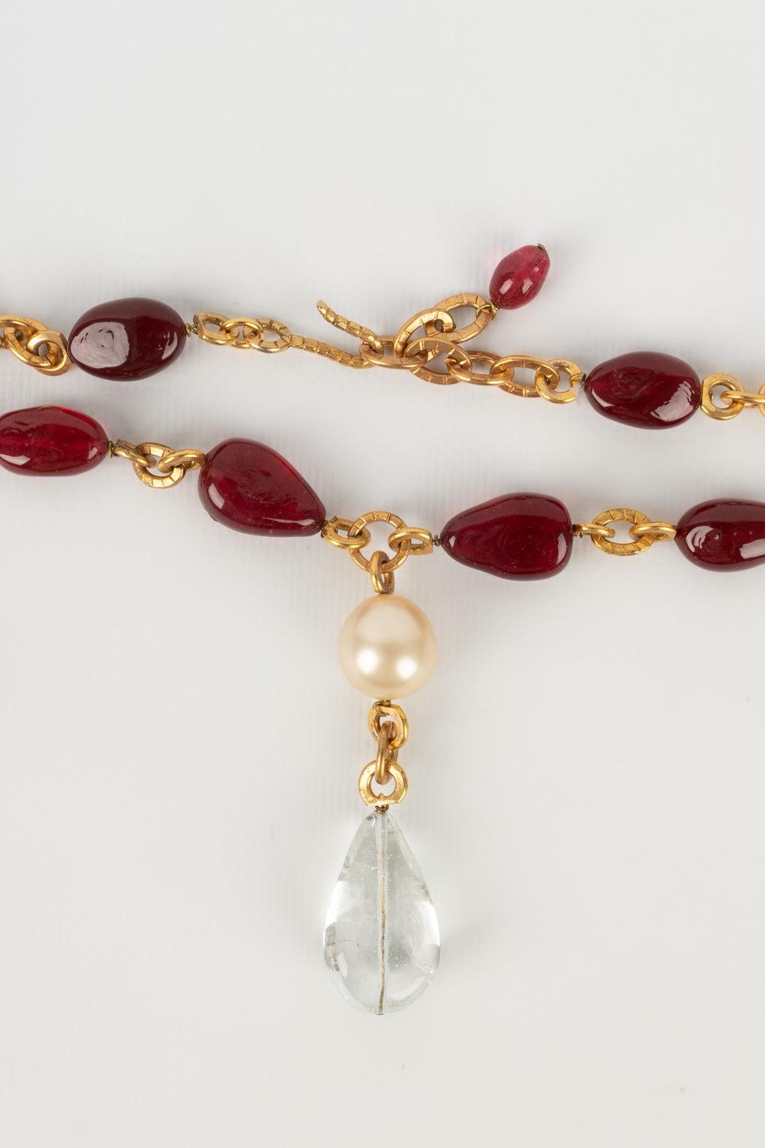 Chanel Necklace Haute Couture in Golden Metal with Red Glass Pearls For Sale 2