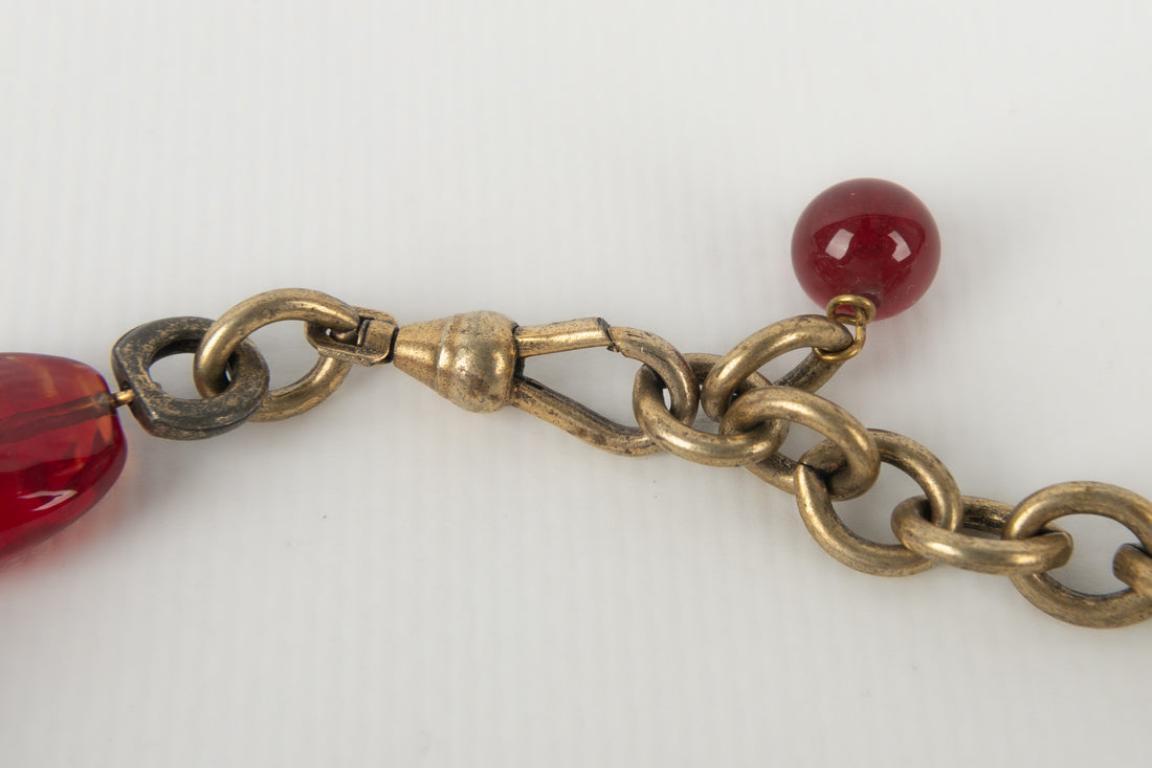 Collar Chanel Alta Costura en perlas de vidrio rojas con metal dorado oscuro en venta 2
