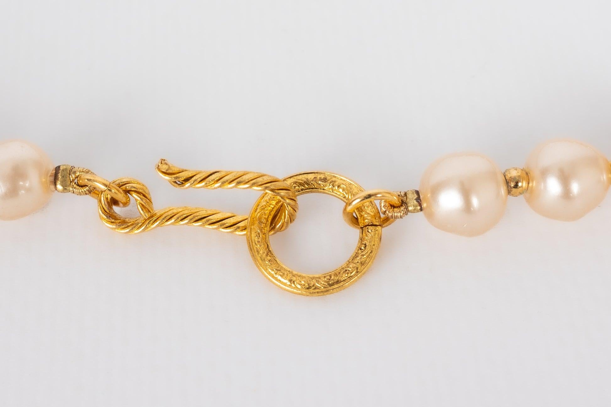 Women's Chanel Necklace in Costume Pearly Beads and Gold-Plated Metal, 1990s For Sale