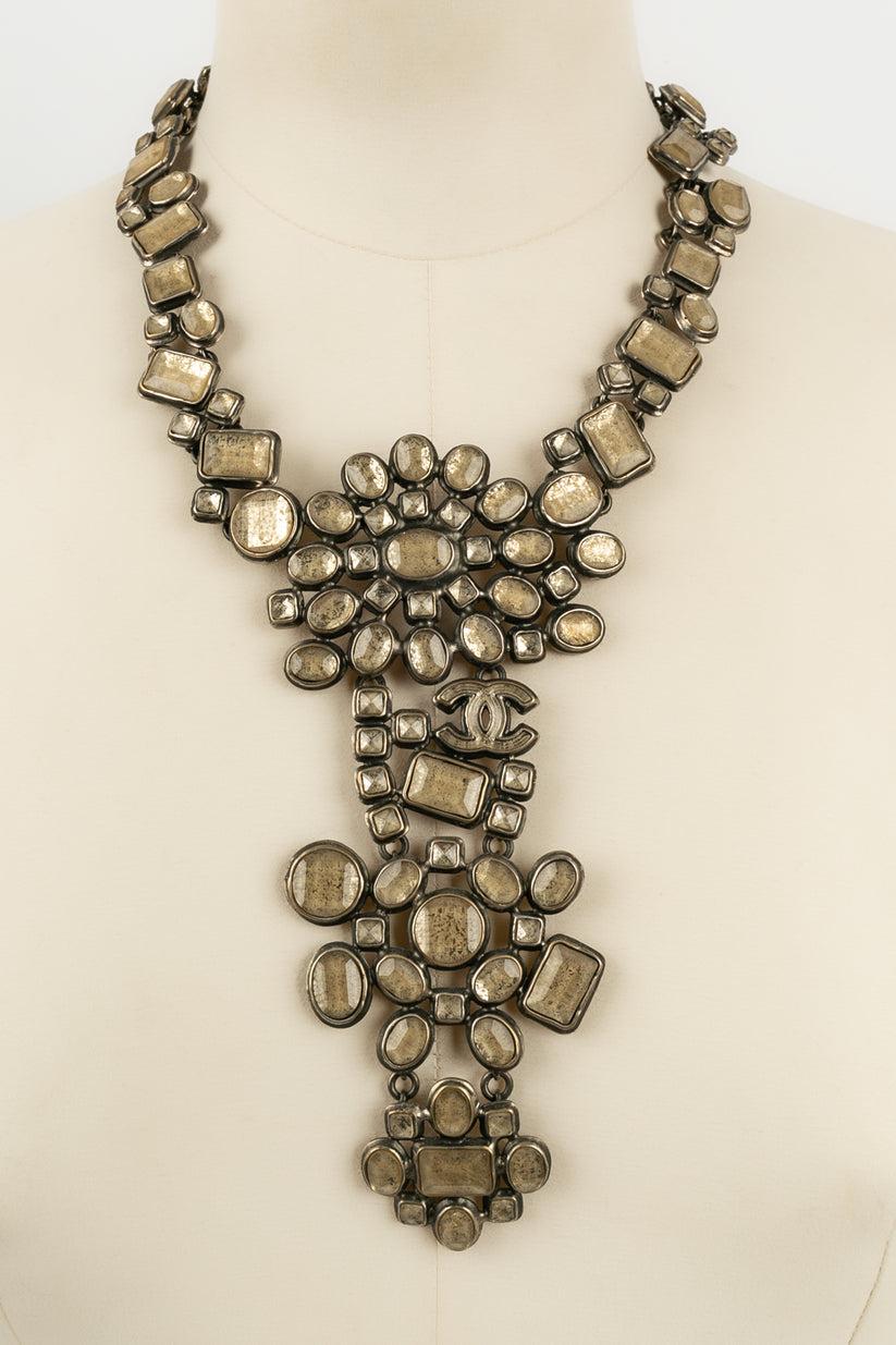 Chanel Halskette aus dunkel versilbertem Metall Damen im Angebot
