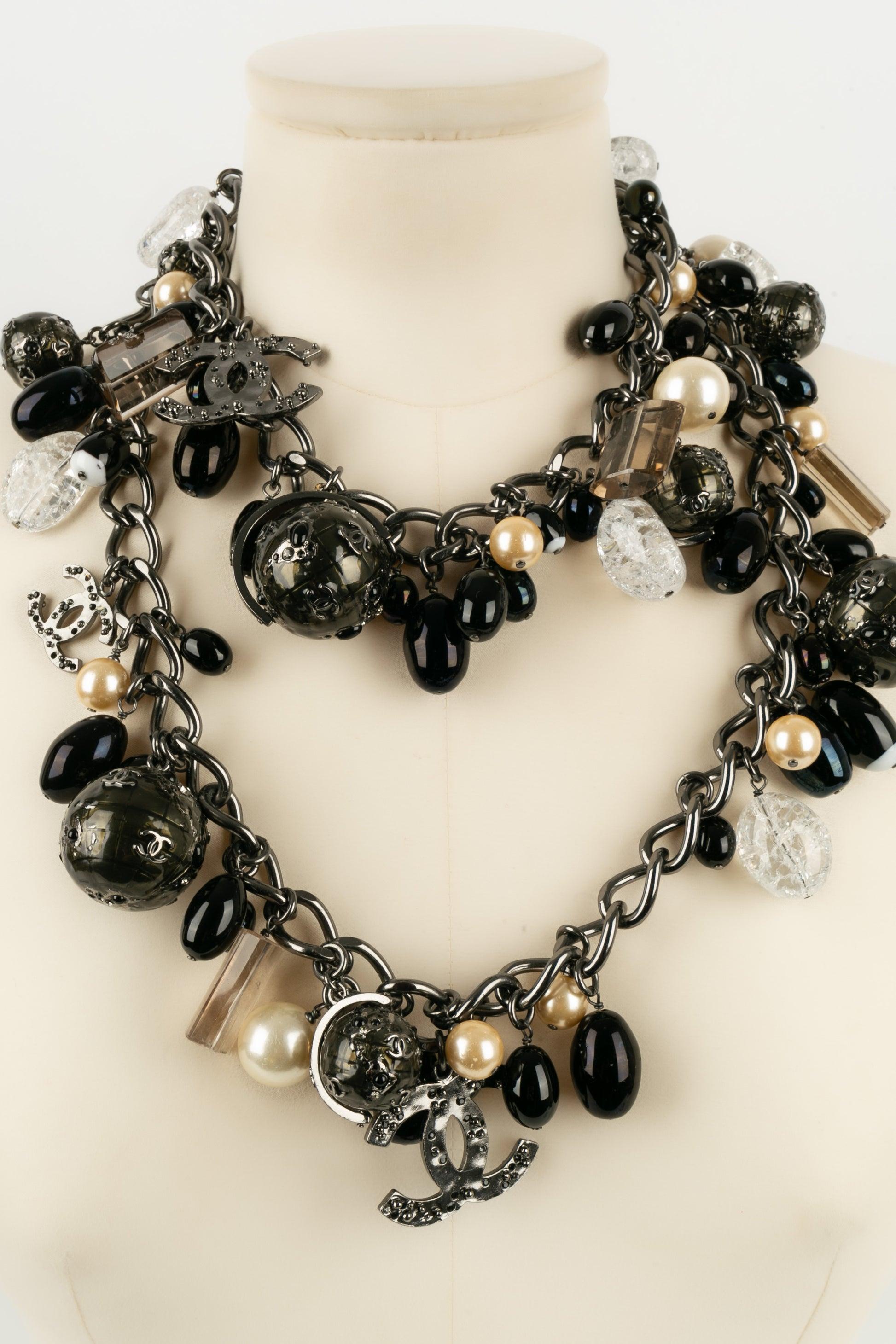 Chanel Necklace in Dark Silver Plated Metal in Black and Pearly Tones, 2004 For Sale 6