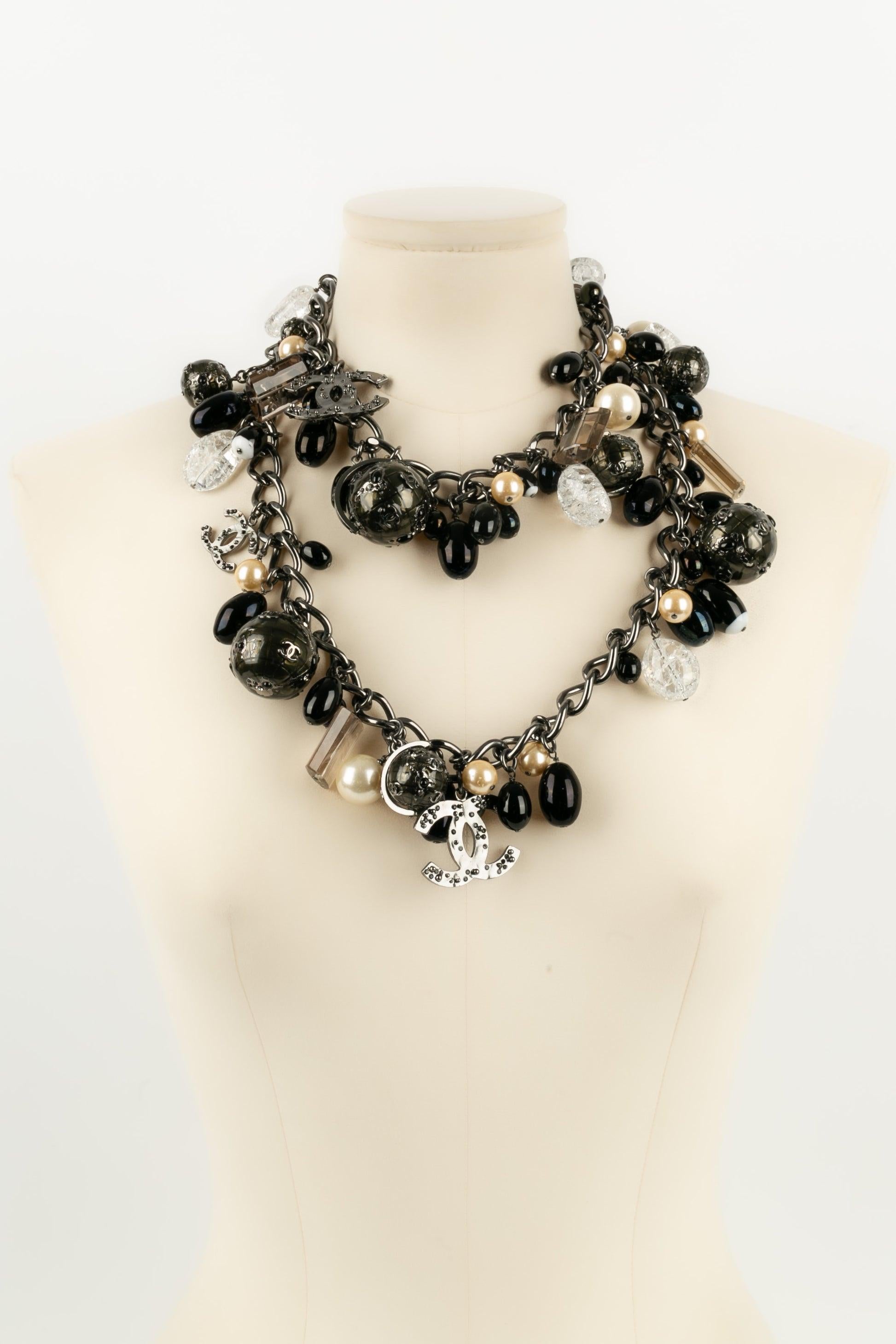 Chanel Necklace in Dark Silver Plated Metal in Black and Pearly Tones, 2004 For Sale 5