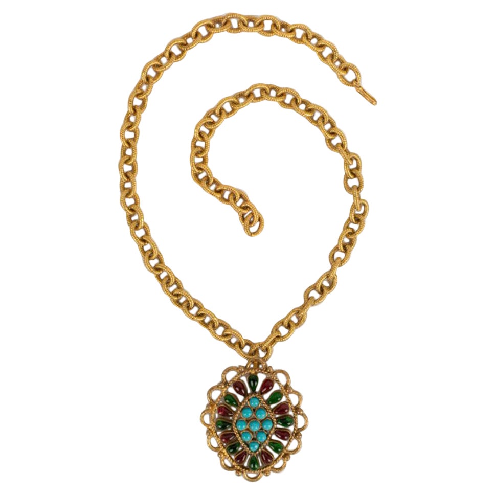 Chanel Collier en métal doré avec pendentif