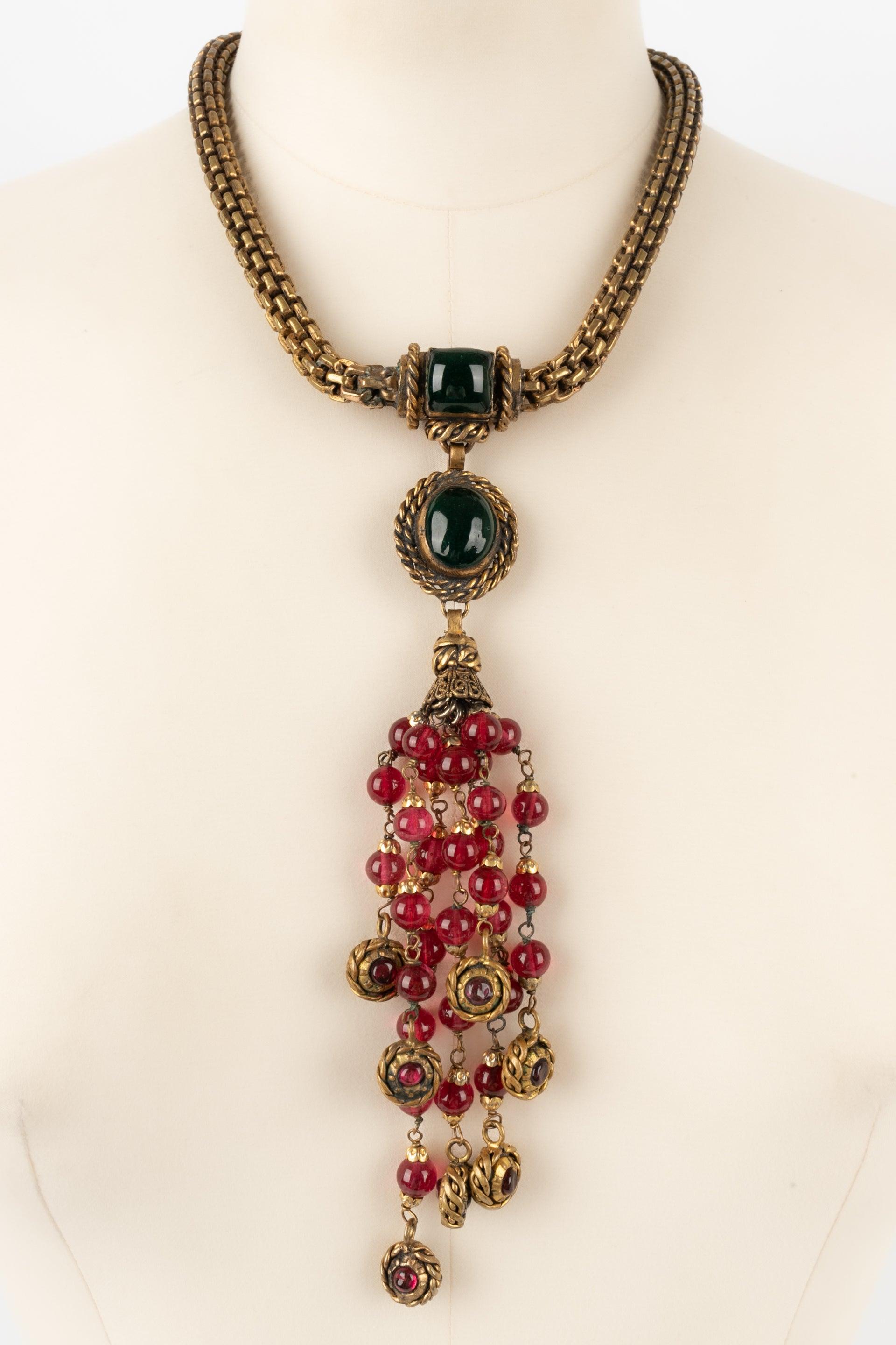Collar Chanel de pasta de vidrio y metal dorado oscuro, 1984 en venta 4