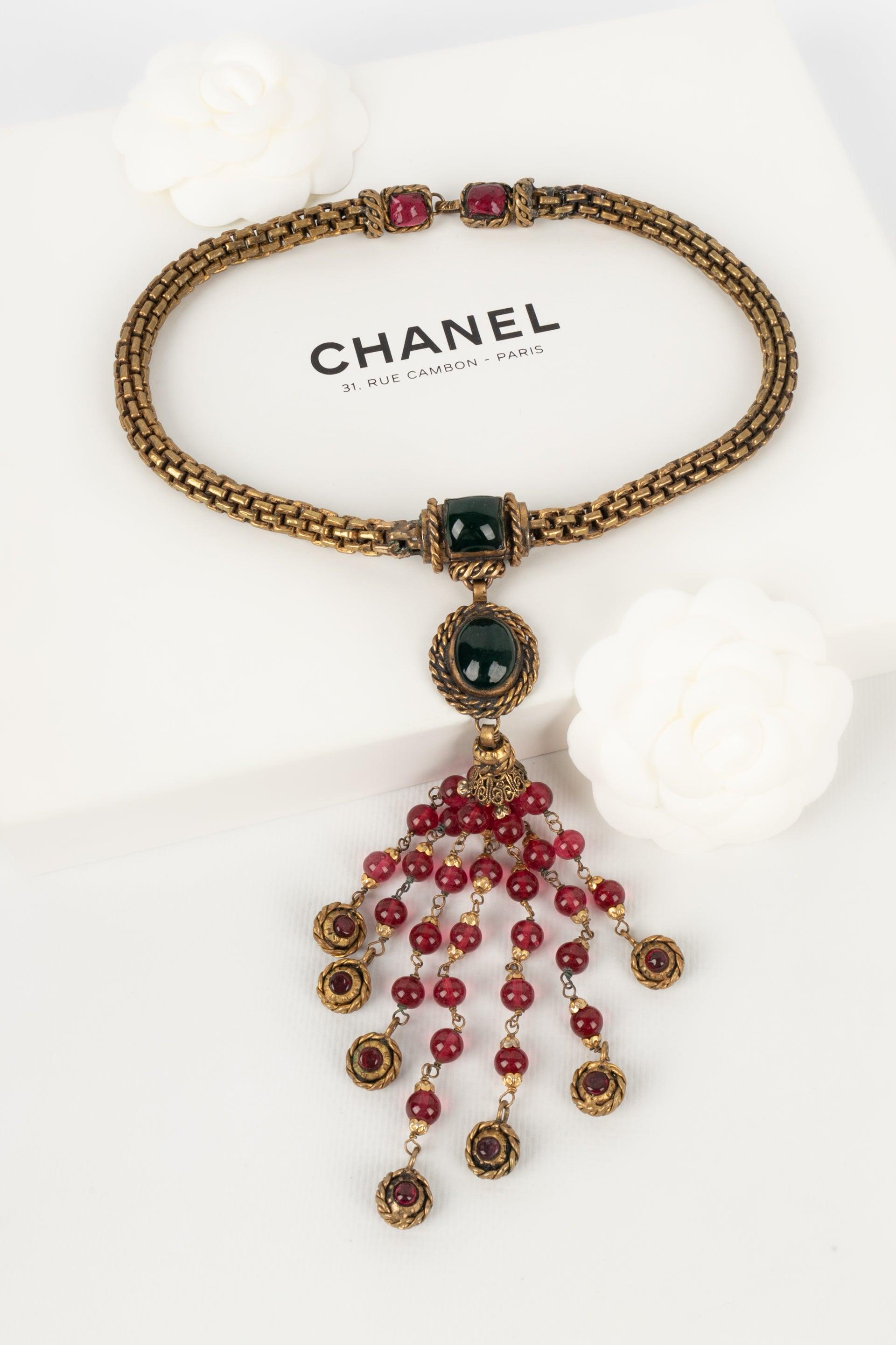 Chanel Necklace in Glass Paste and Dark-Golden Metal, 1984 For Sale 5