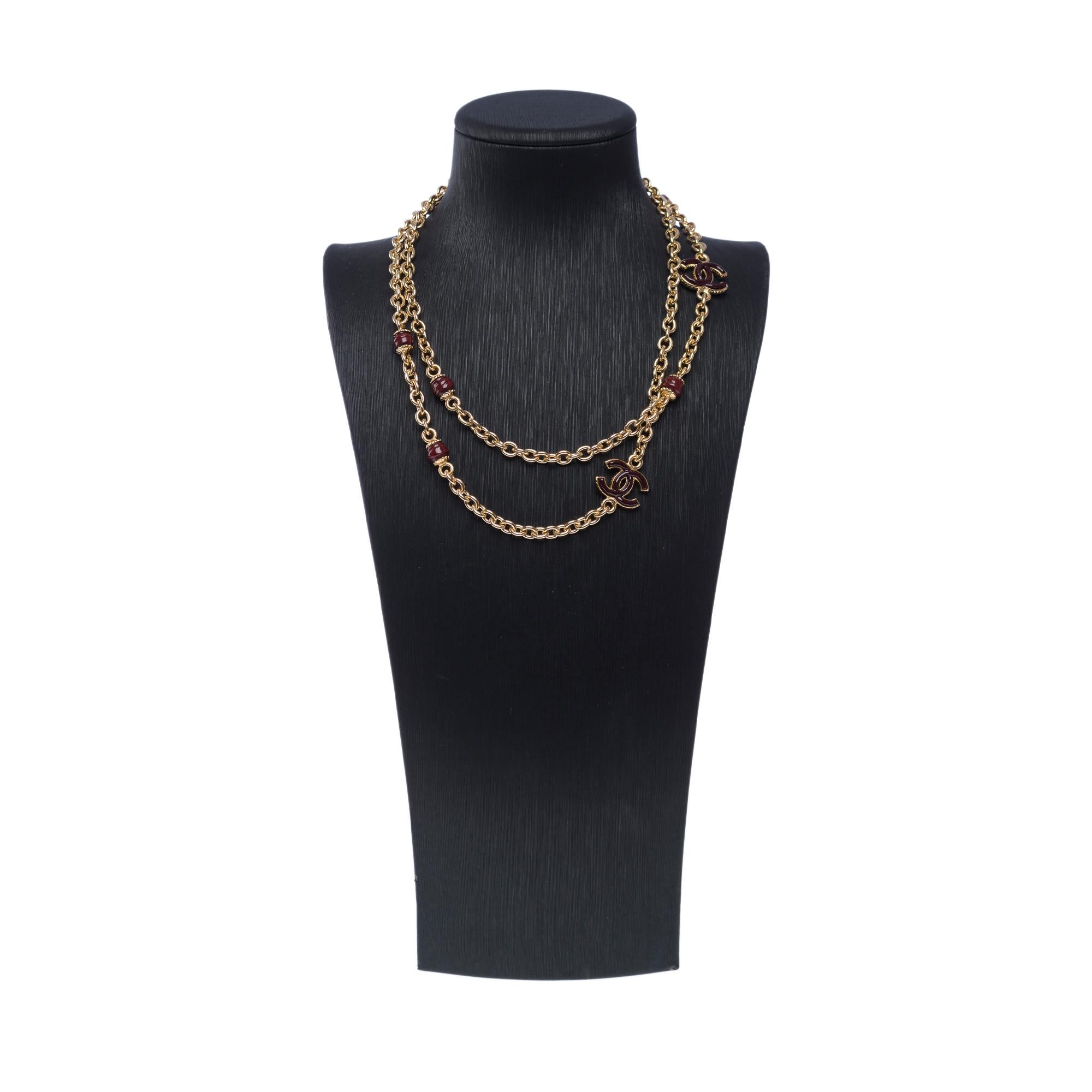 Chanel Necklace in gold metal and brown CC In New Condition In Paris, IDF