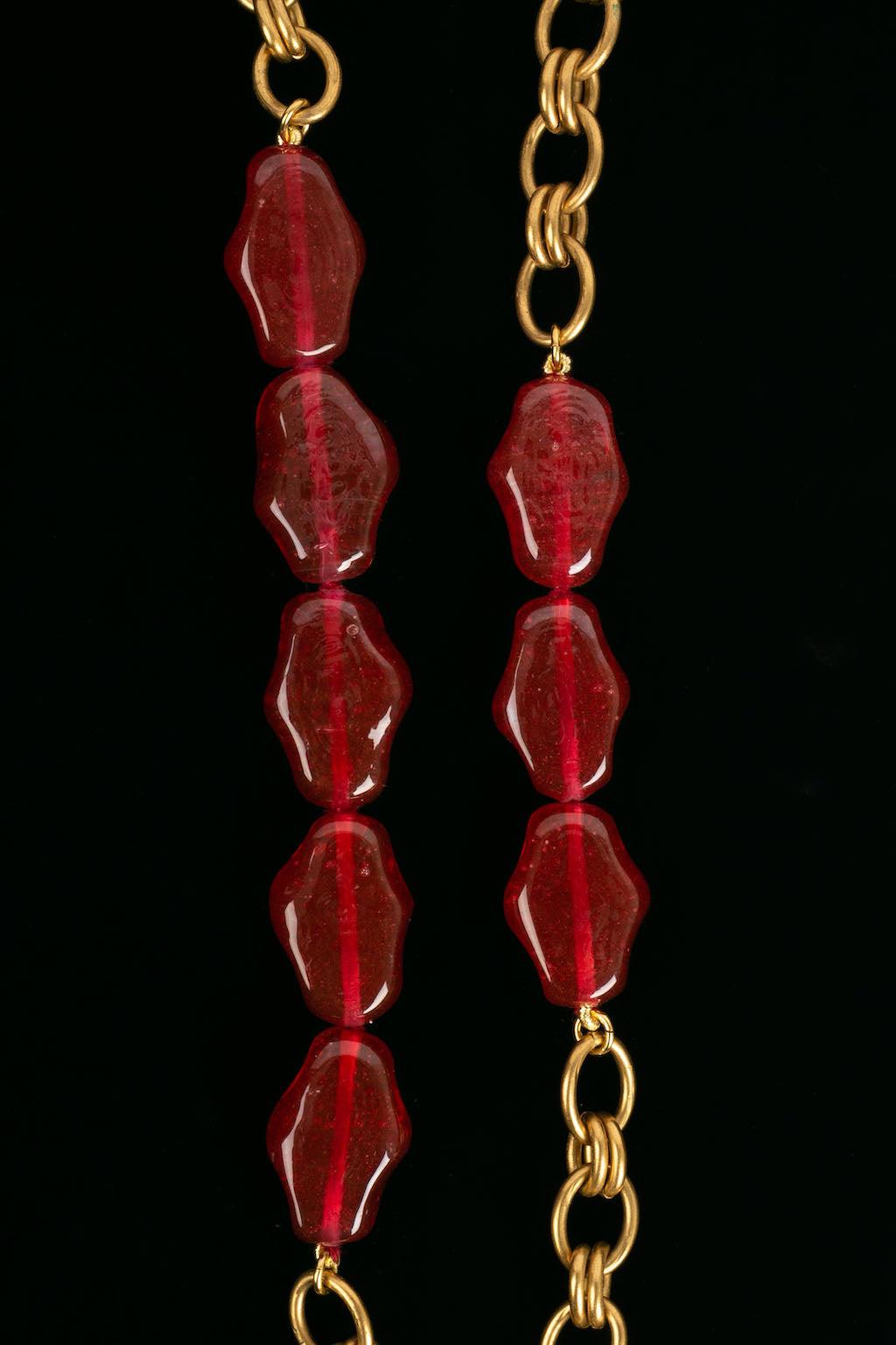 Chanel Halskette aus Gold, Metall und rotem Glas mit Paste-Perlen Damen im Angebot